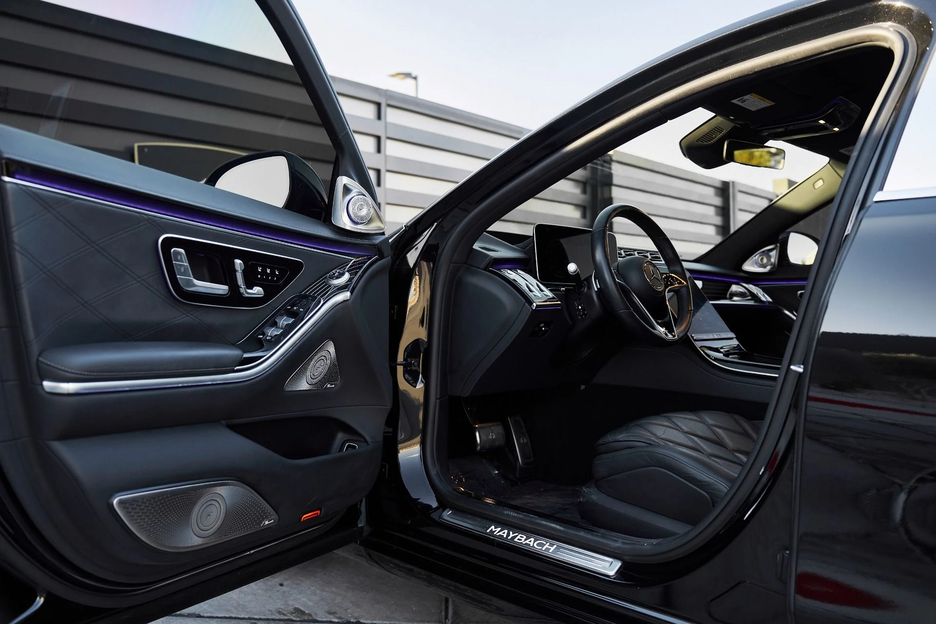 mph023_2884727258_Used_2022_Mercedes_Benz_S_Class_Maybach_S_580_1763082551_7dde38b332