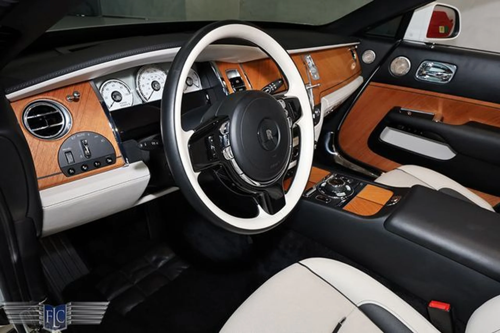 mph023_2894470937_used_2017_rolls_royce_dawn_convertible_9689_23039198_28_640_4399002f82