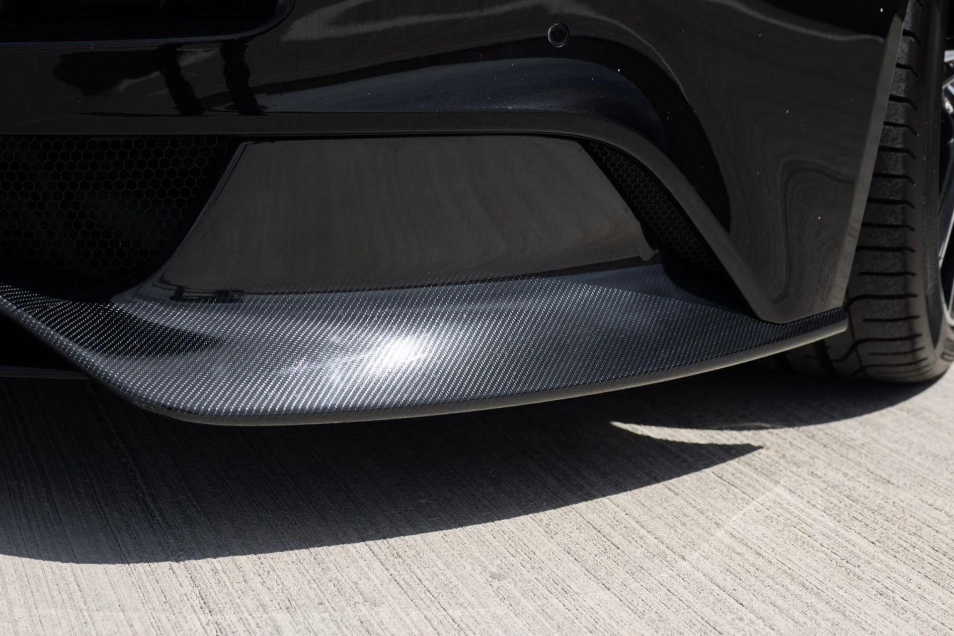 mph023_28964932_Used_2015_Aston_Martin_Vanquish_Volante_1776978035_88b9e44da2