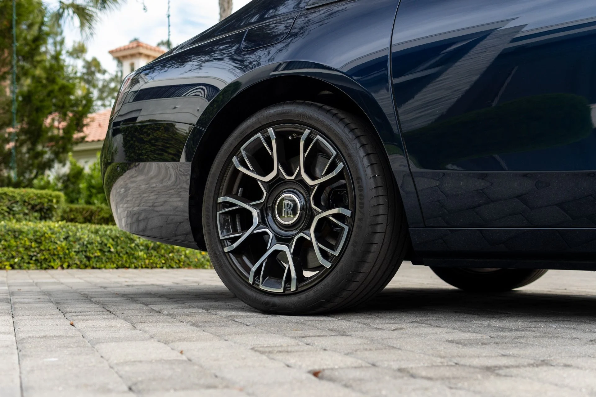 mph023_2896776601_Used_2023_Rolls_Royce_Black_Badge_Ghost_1765569637_68b3013273