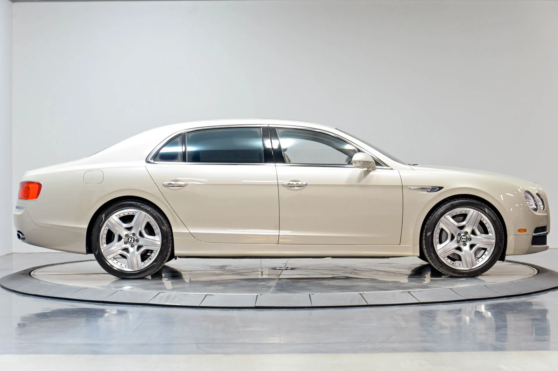 mph023_2897812352_Used_2015_Bentley_Flying_Spur_W12_1784214578_e4500e54a0