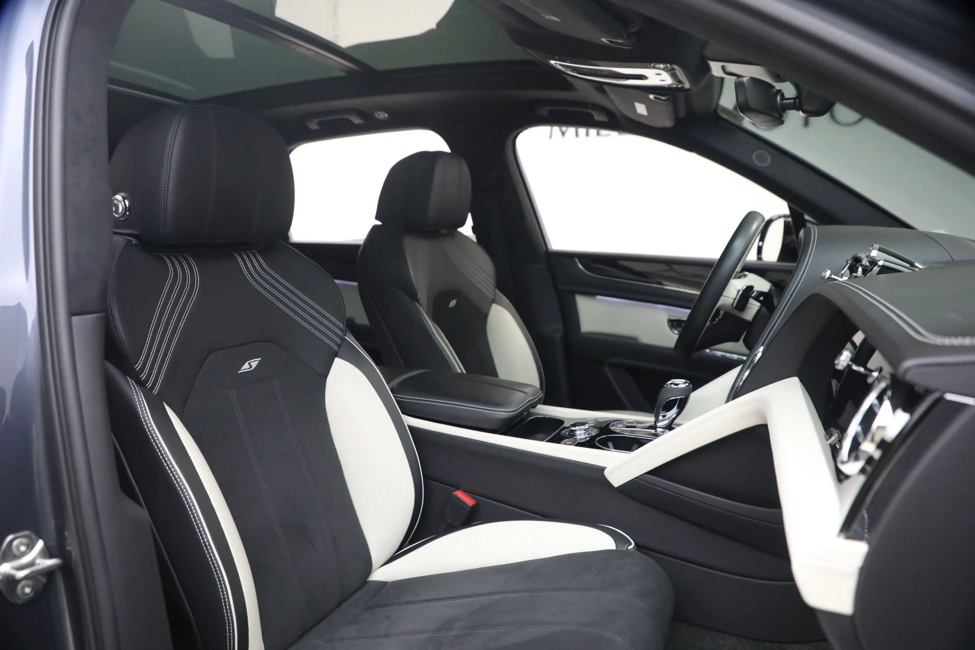 mph023_289895690_Used_2023_Bentley_Bentayga_S_V8_1764971299_7fd826aecf