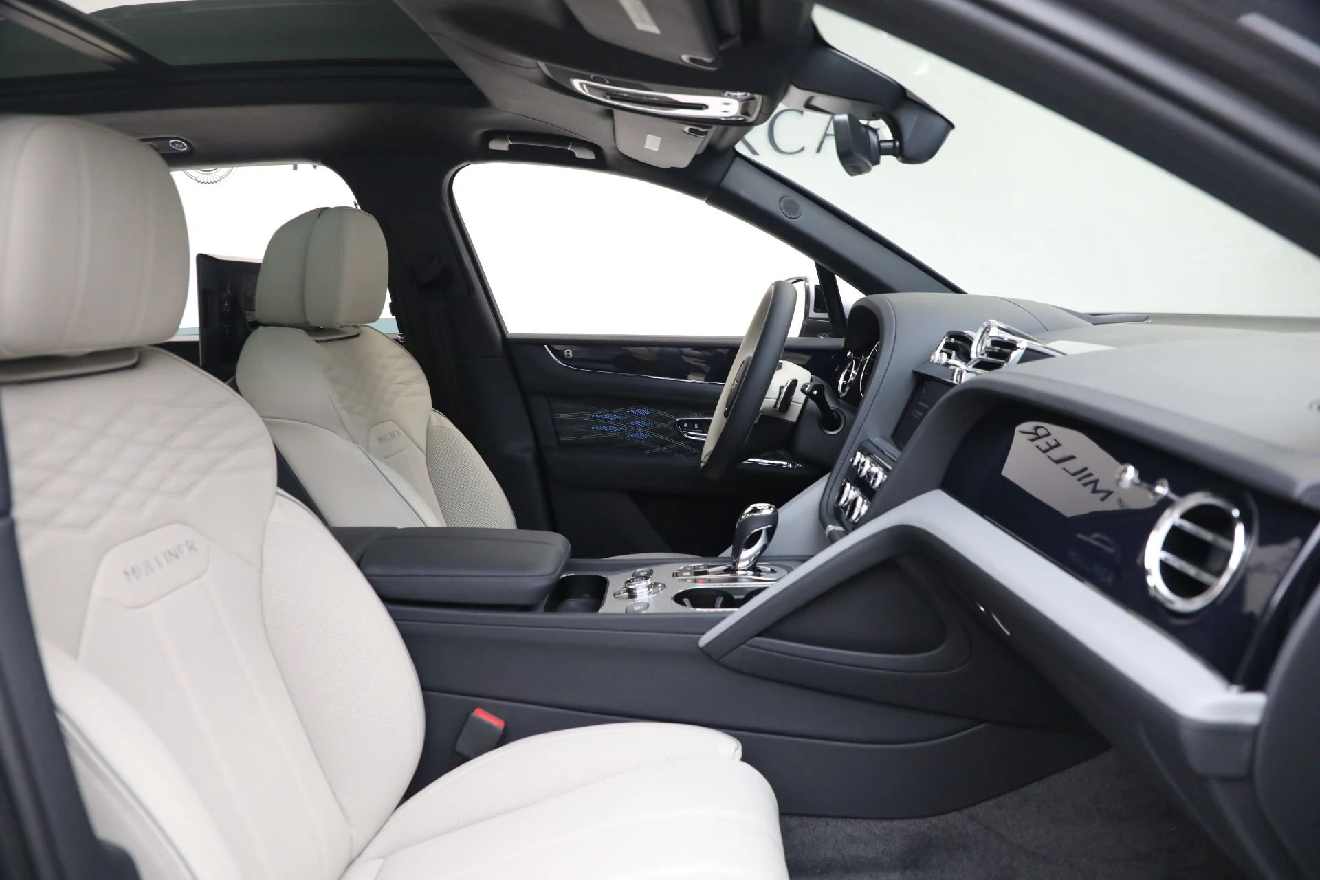 mph023_2899381257_New_2025_Bentley_Bentayga_EWB_Mulliner_V8_2fe9b9786b