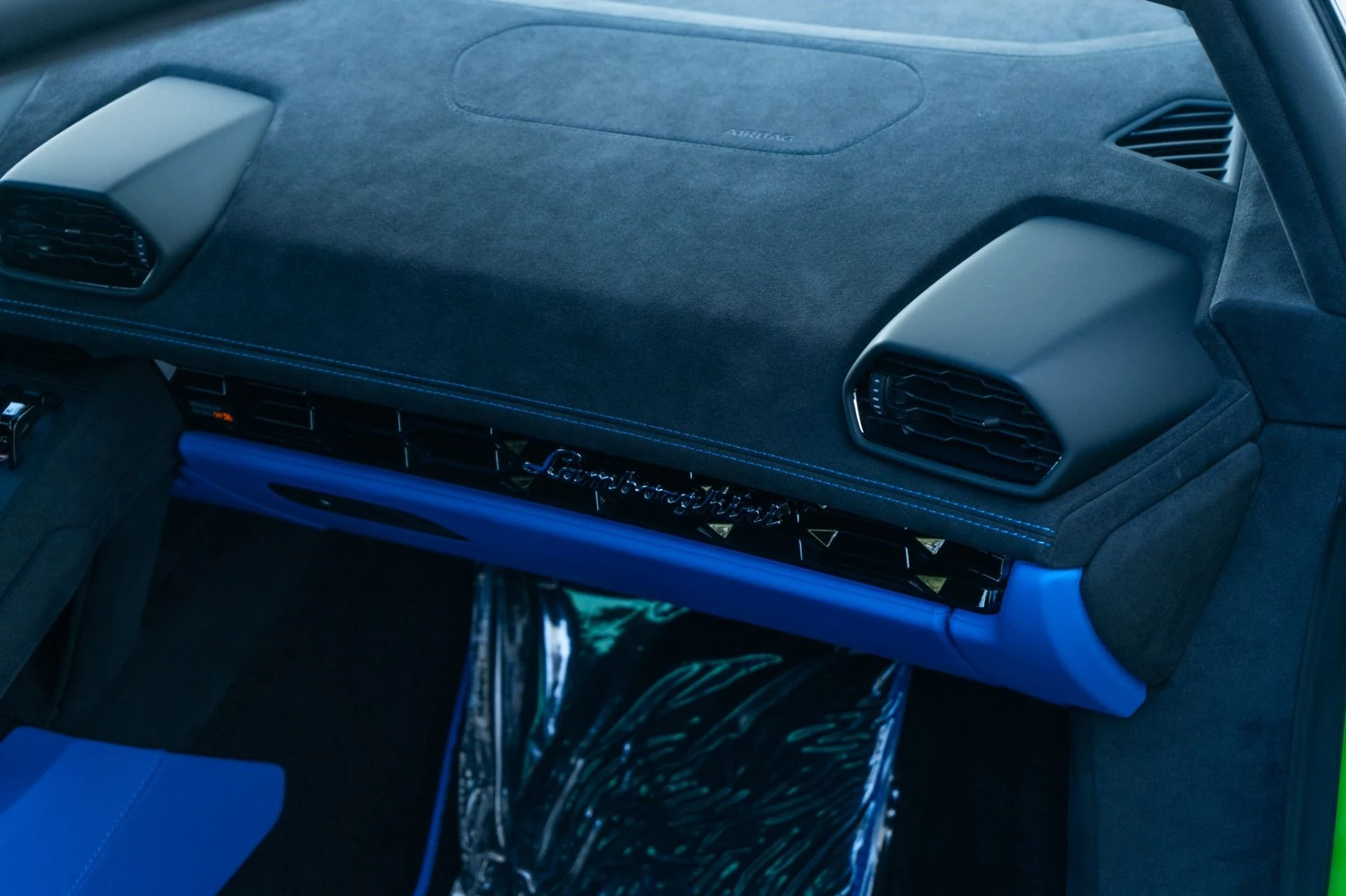 mph023_2900302197_Used_2024_Lamborghini_Huracan_Tecnica_1764704273_7ea8b51c30