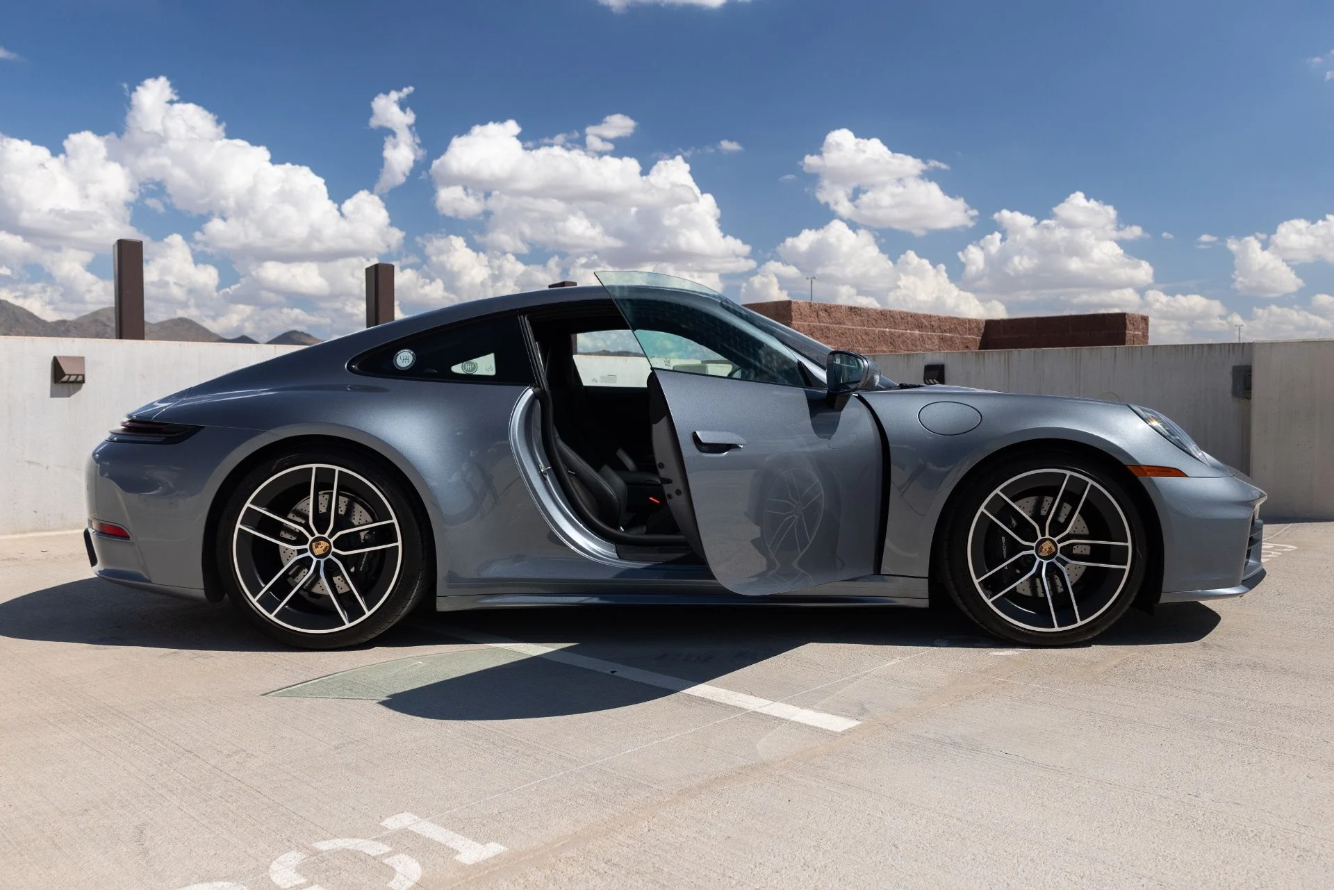 mph023_2905665903_Used_2025_Porsche_911_Carrera_T_1789434044_5dd873fd20