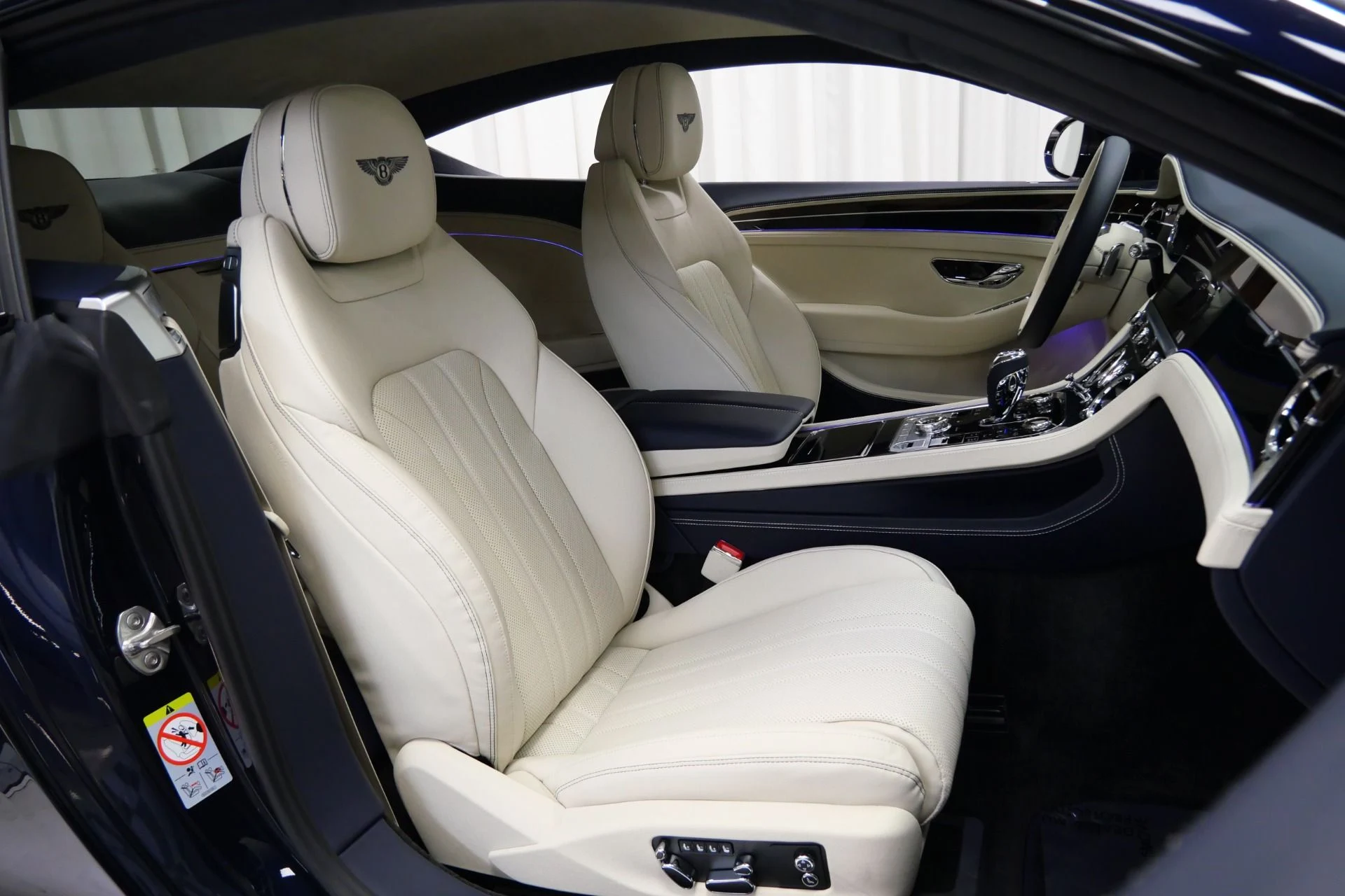 mph023_290940745_Used_2022_Bentley_Continental_GT_V8_1755108138_4267363426
