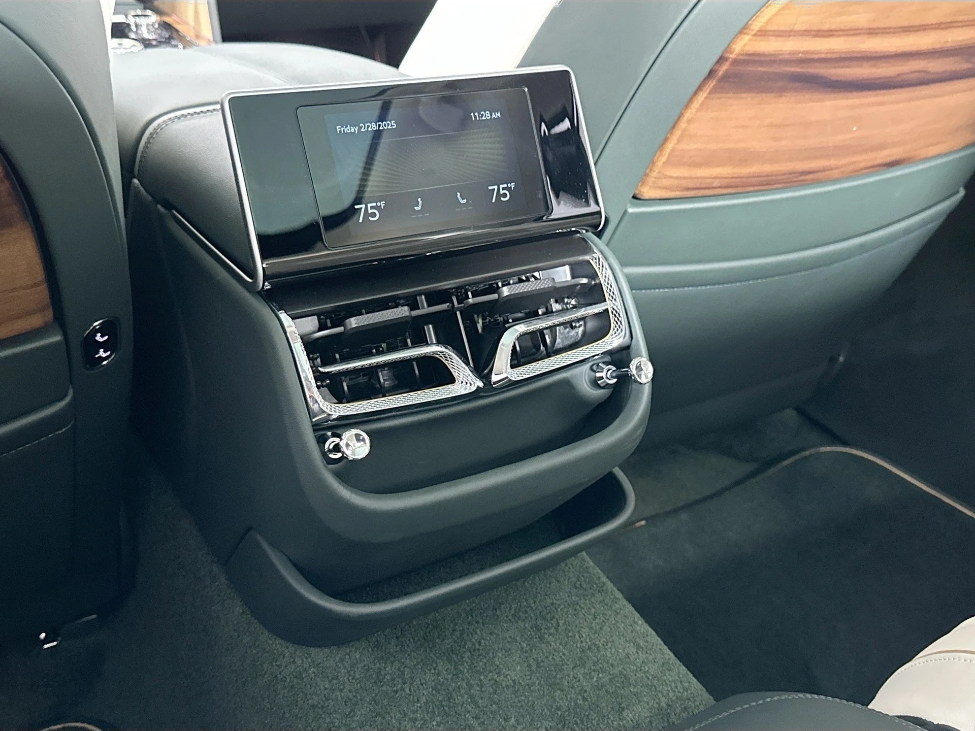 mph023_2912709408_24_05cde9c868