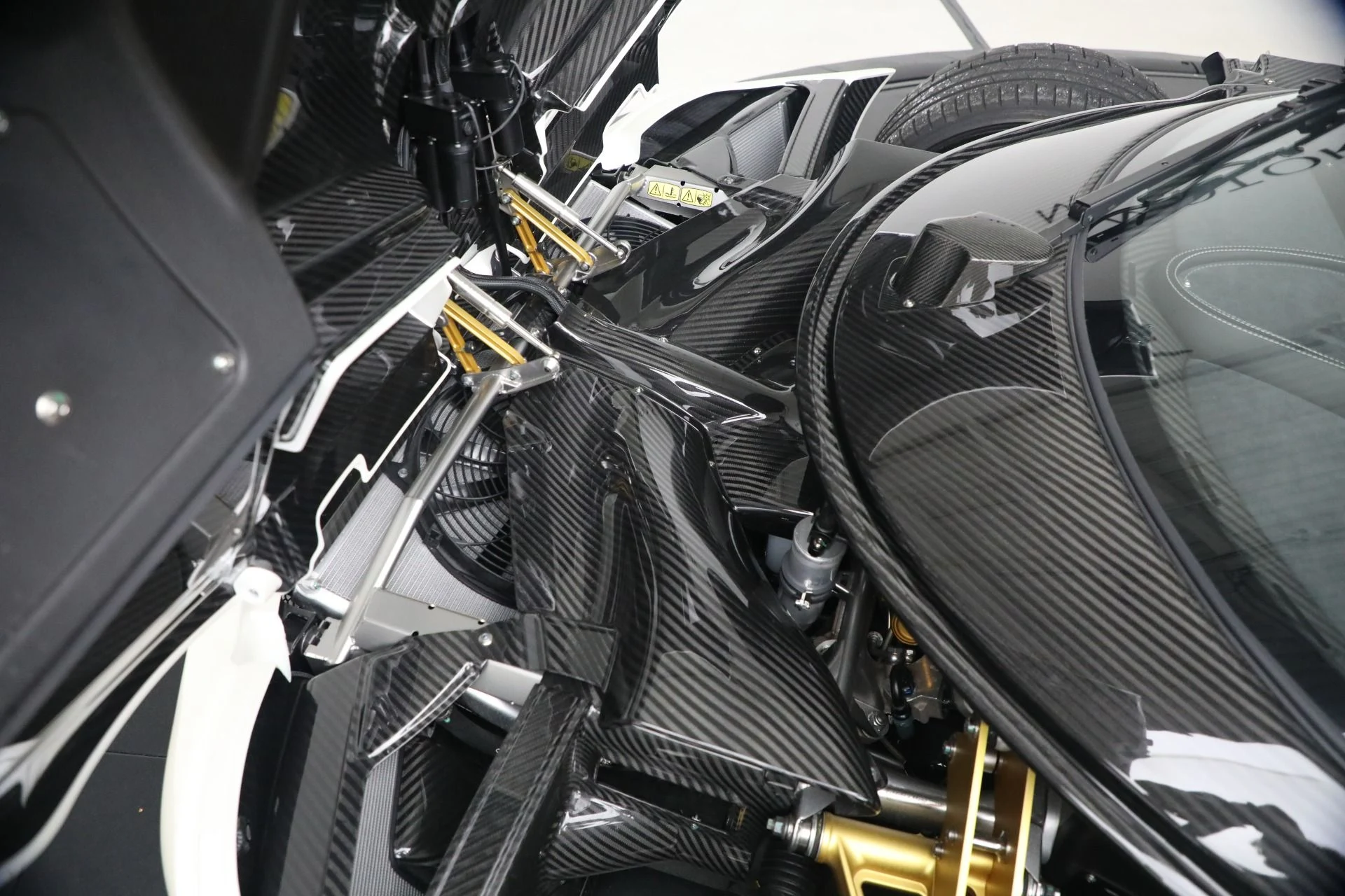 mph023_2921405003_Used_2014_Pagani_Huayra_Tempesta_1765914855_593029cded