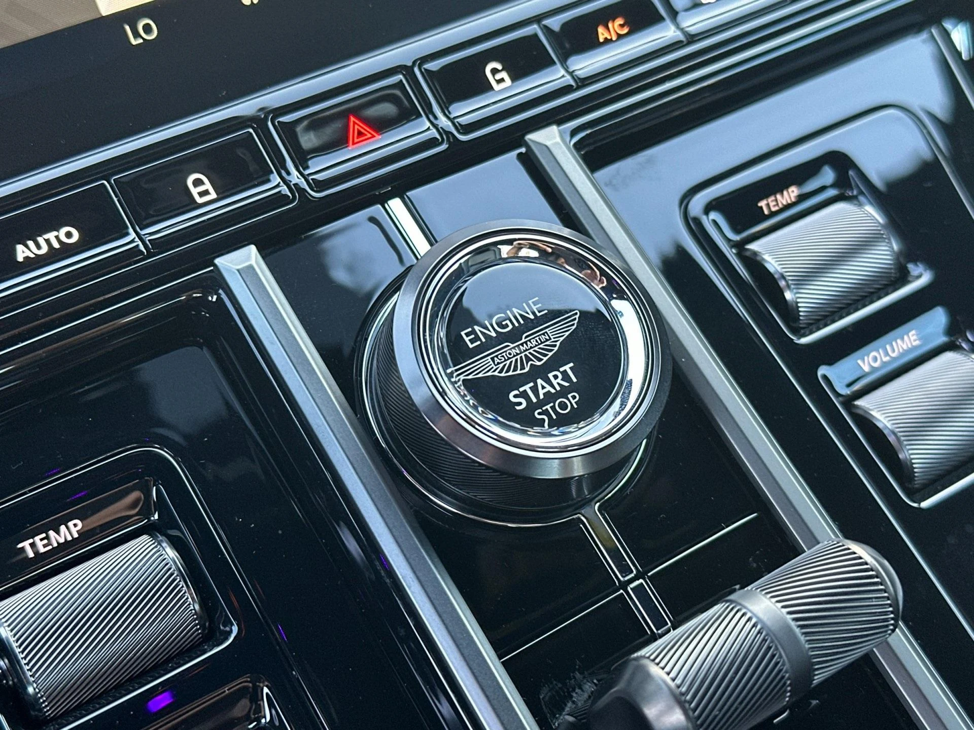 mph023_2921859509_New_2026_Aston_Martin_Vantage_Coupe_1764169820_db8f99ca11