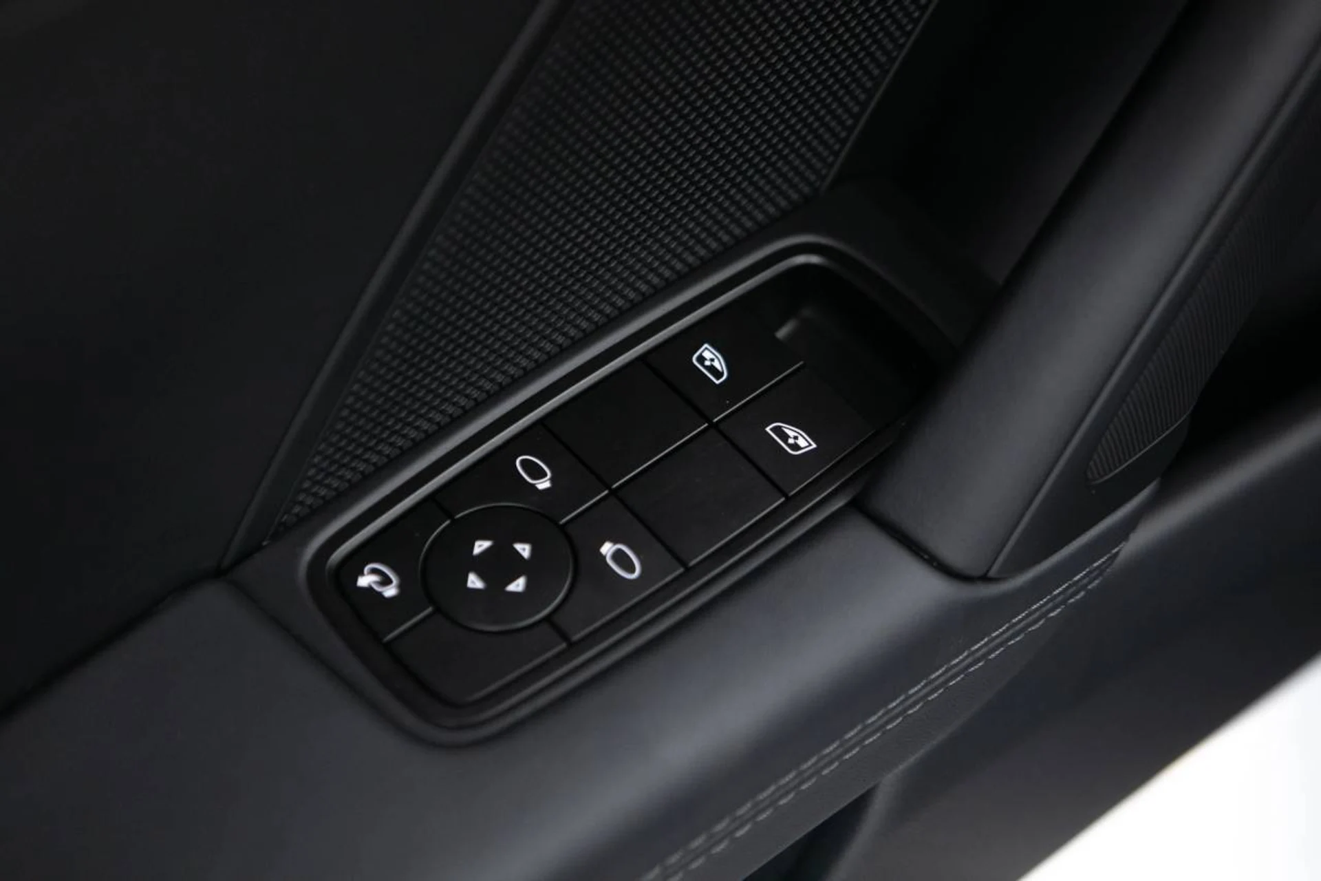 mph023_2926174329_633ff34f60c9f121015a44549138e311x_a0af89a676