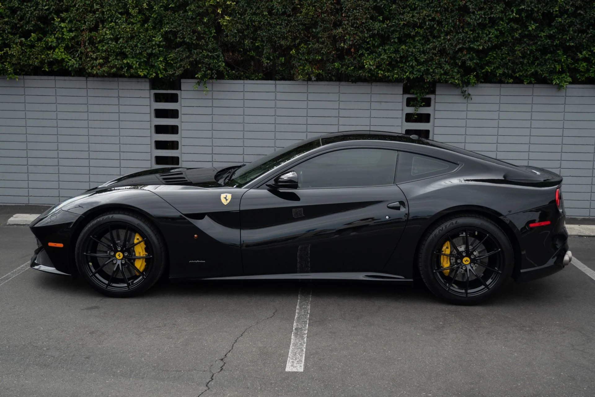 mph023_2938754731_Used_2014_Ferrari_F12berlinetta_1756490493_f78b39716e