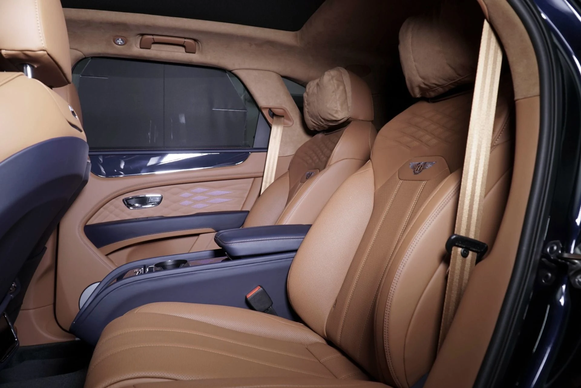 mph023_2940492976_New_2025_Bentley_Bentayga_Azure_1765905550_a8c3fbb9ca