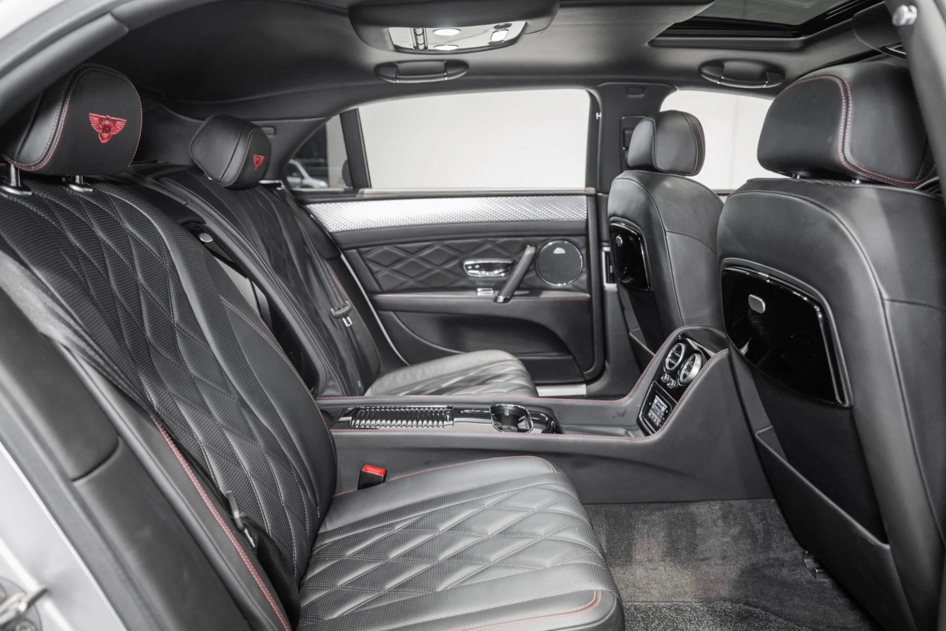 mph023_2942863160_Used_2014_Bentley_Flying_Spur_1764428362_c62fb72315