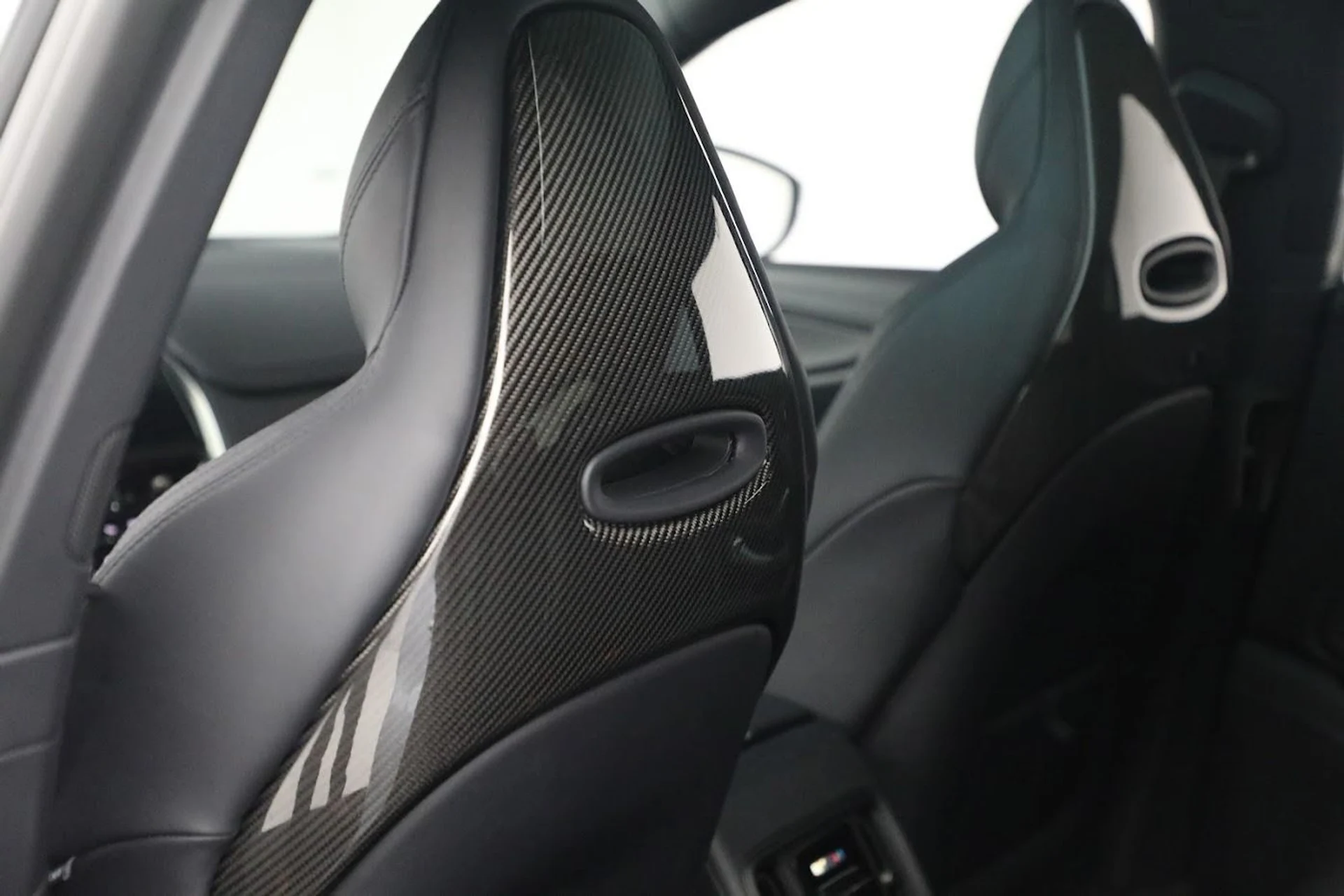 mph023_2946989620_Used_2023_Aston_Martin_DBX_707_b8a4cbde0f
