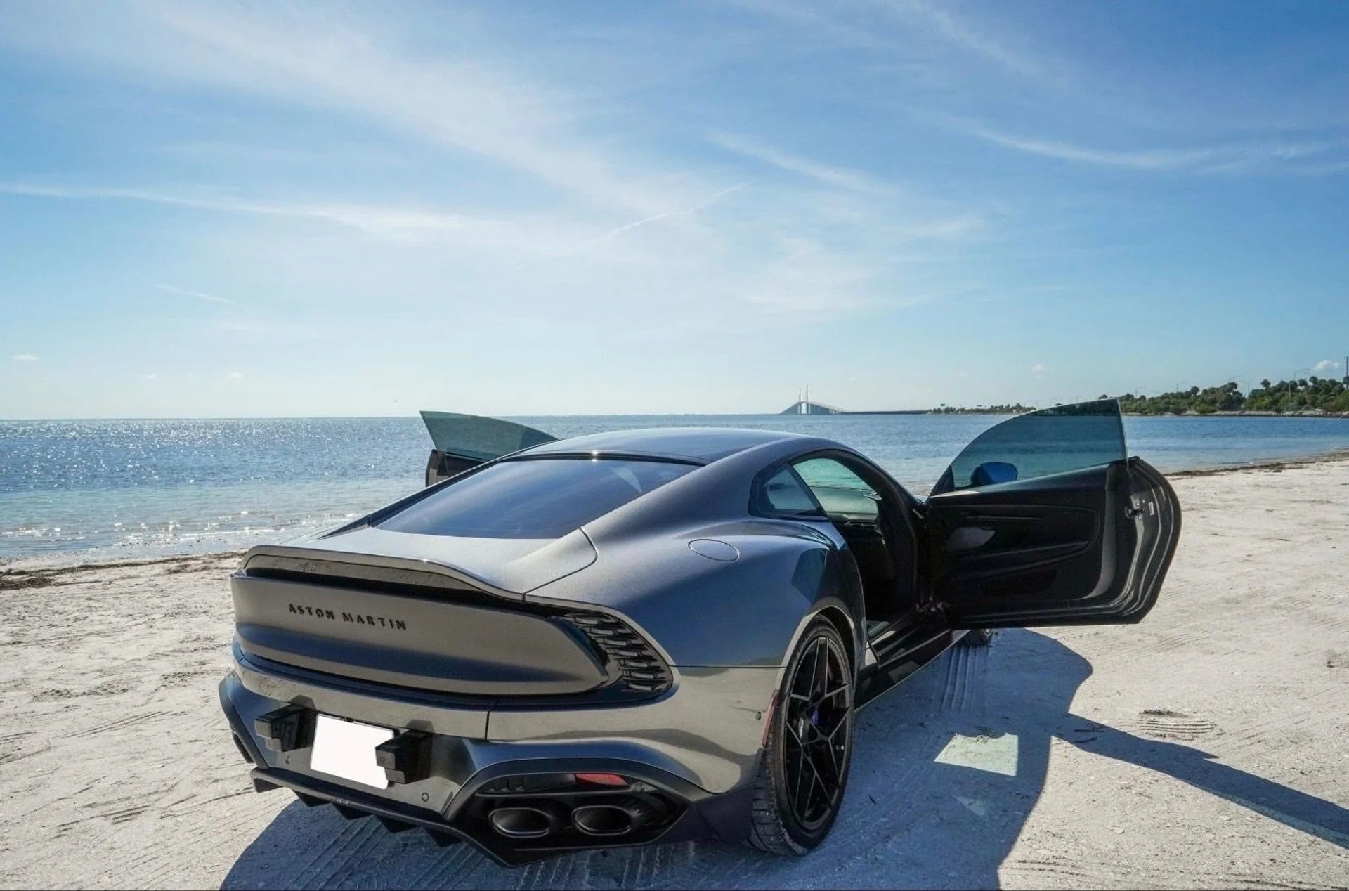 mph023_2953744920_Used_2025_Aston_Martin_Vanquish_1792440212_bf0a8ff945