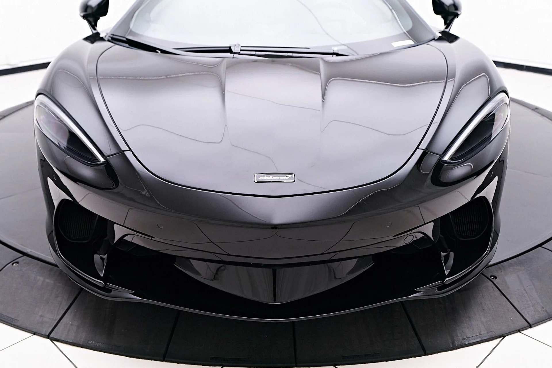 mph023_295412282_Used_2021_Mc_Laren_GT_Base_1746665042_96f3c25ae0