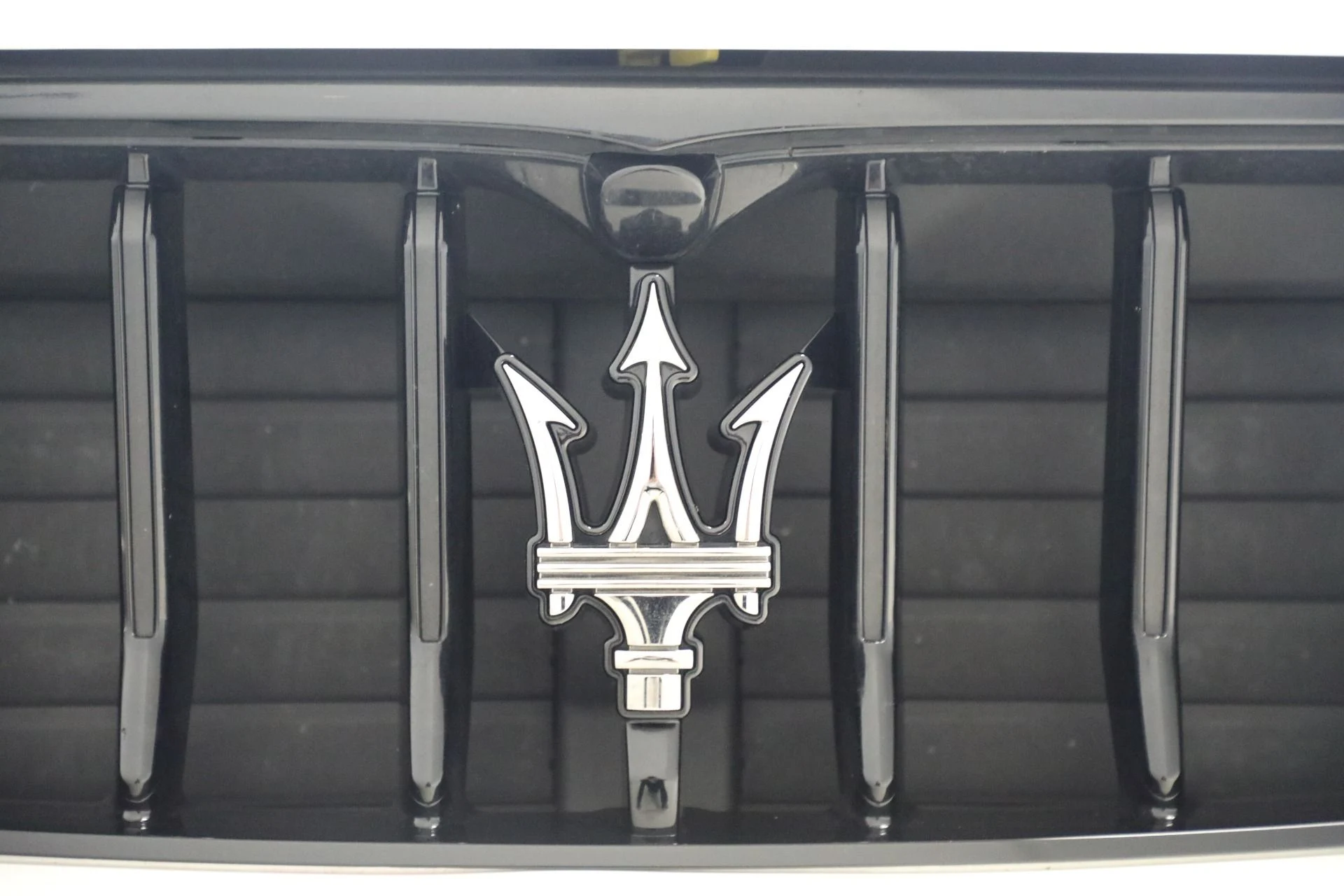 mph023_2957573115_Used_2022_Maserati_Levante_Modena_1761157325_78b3ec9198