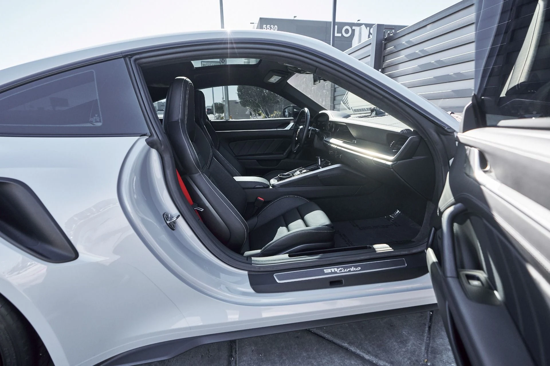 mph023_2964969453_Used_2024_Porsche_911_Turbo_1765332420_ef23430228