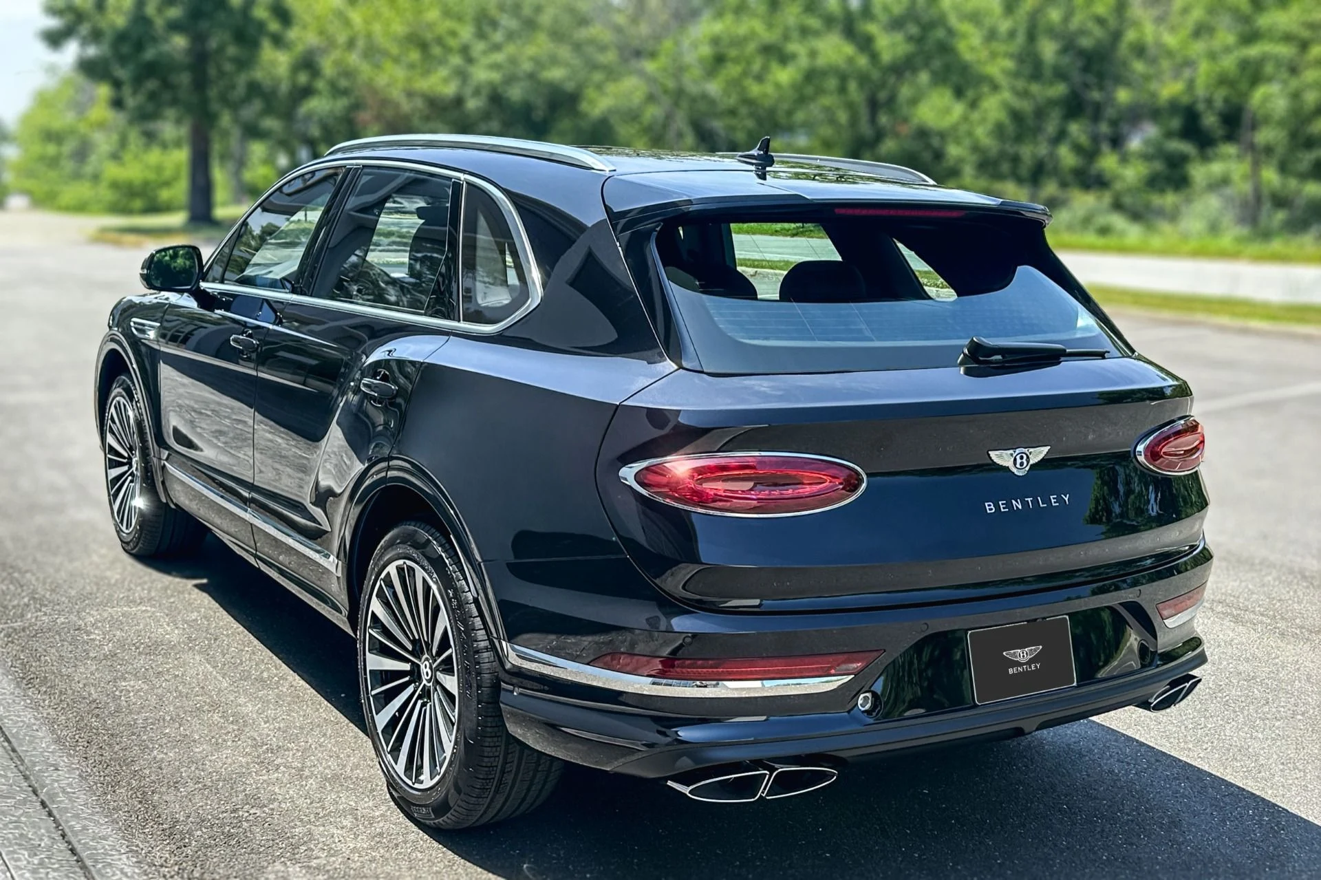 mph023_2966437926_New_2026_Bentley_Bentayga_V8_1781256898_948334be01