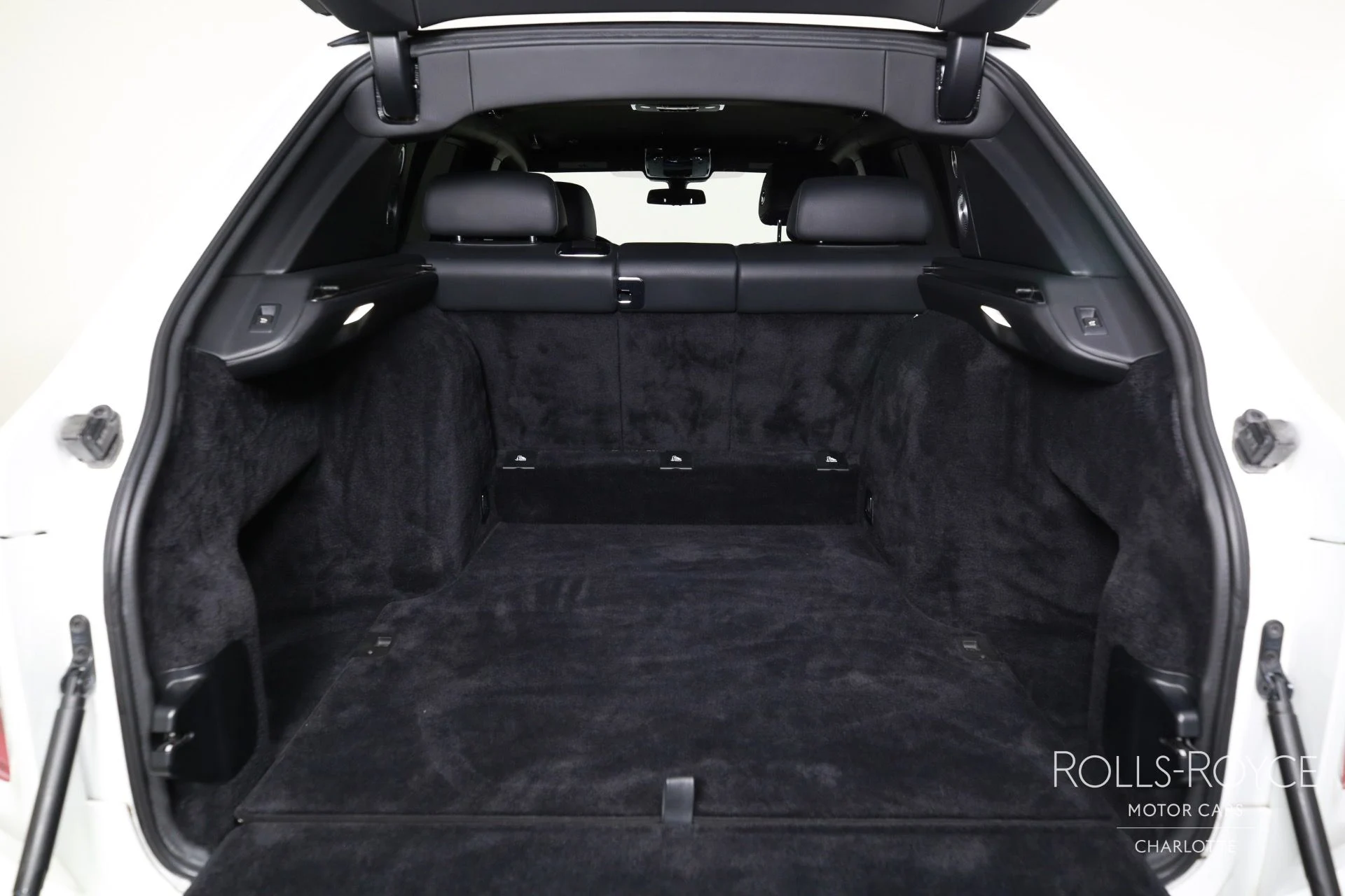 mph023_2969624210_Used_2020_Rolls_Royce_Cullinan_1750950377_b1011801be