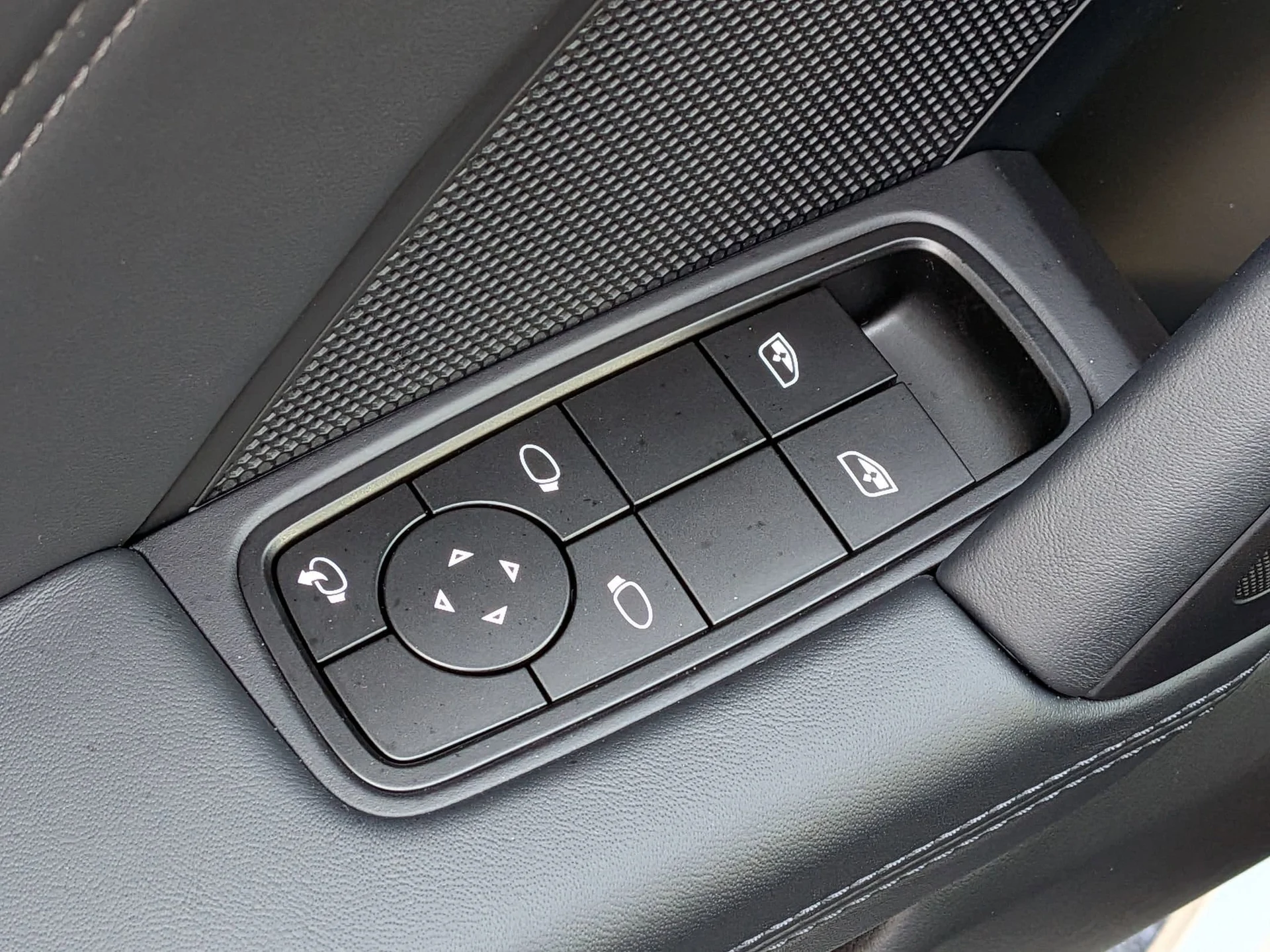 mph023_2977568848_f0a37a89dfb1f69a2c59e5bbbdb7e915x_242006b129