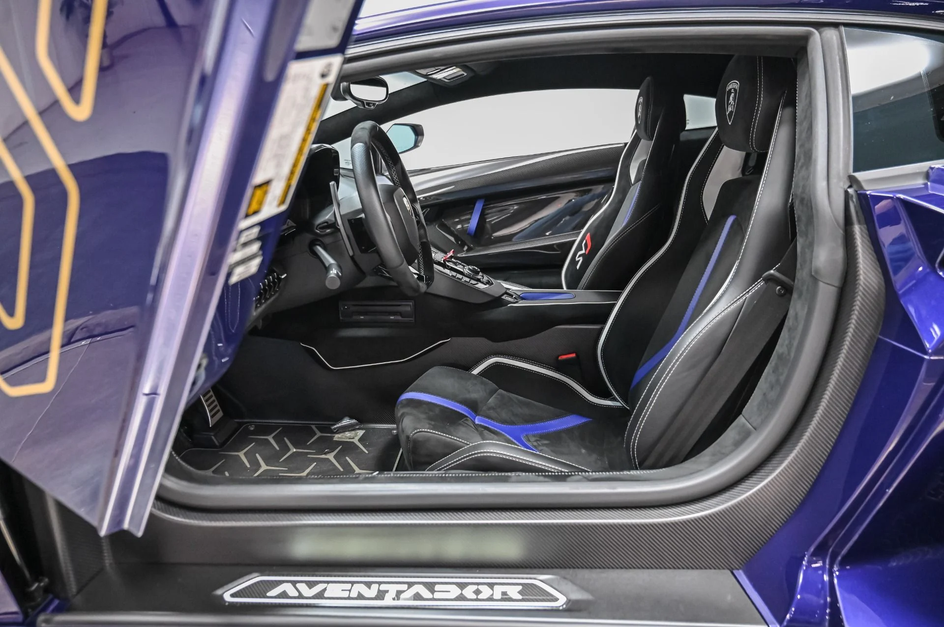 mph023_2985624925_Used_2019_Lamborghini_Aventador_SVJ_1760550459_33f1314344