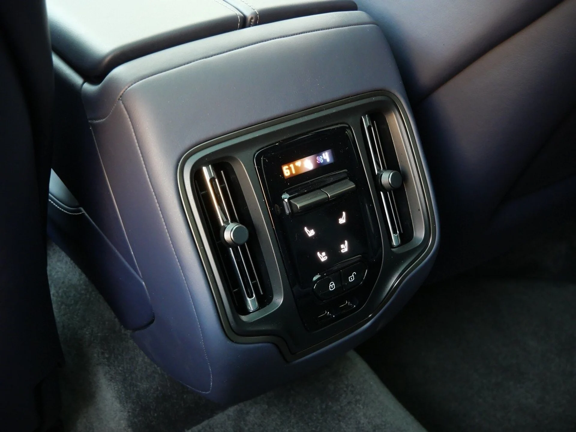 mph023_2985837833_071bcff5ab242302f0668e992a98d72dx_68534d9d8d