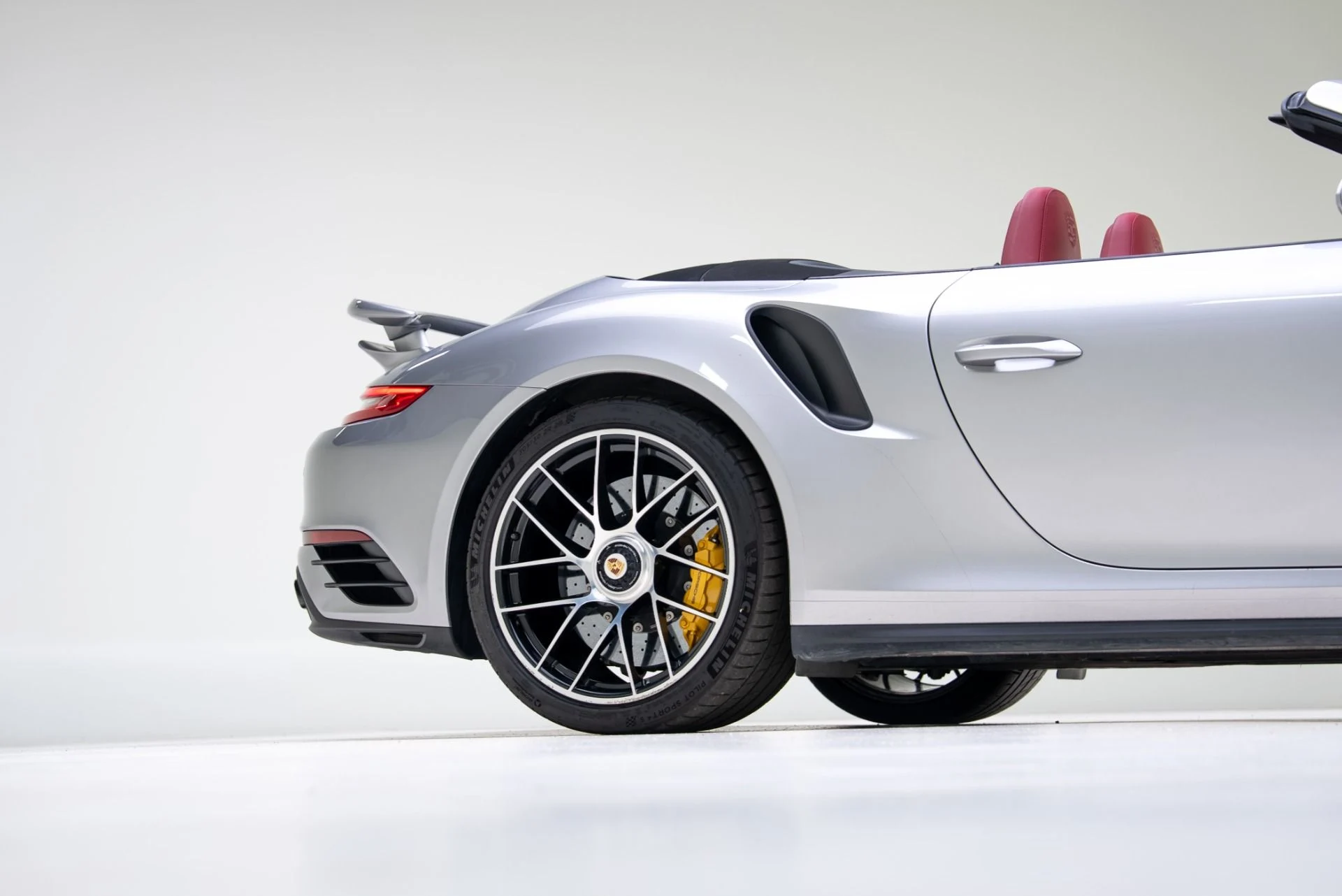 mph023_2996658139_Used_2018_Porsche_911_Turbo_S_1769029746_773f32b0bd