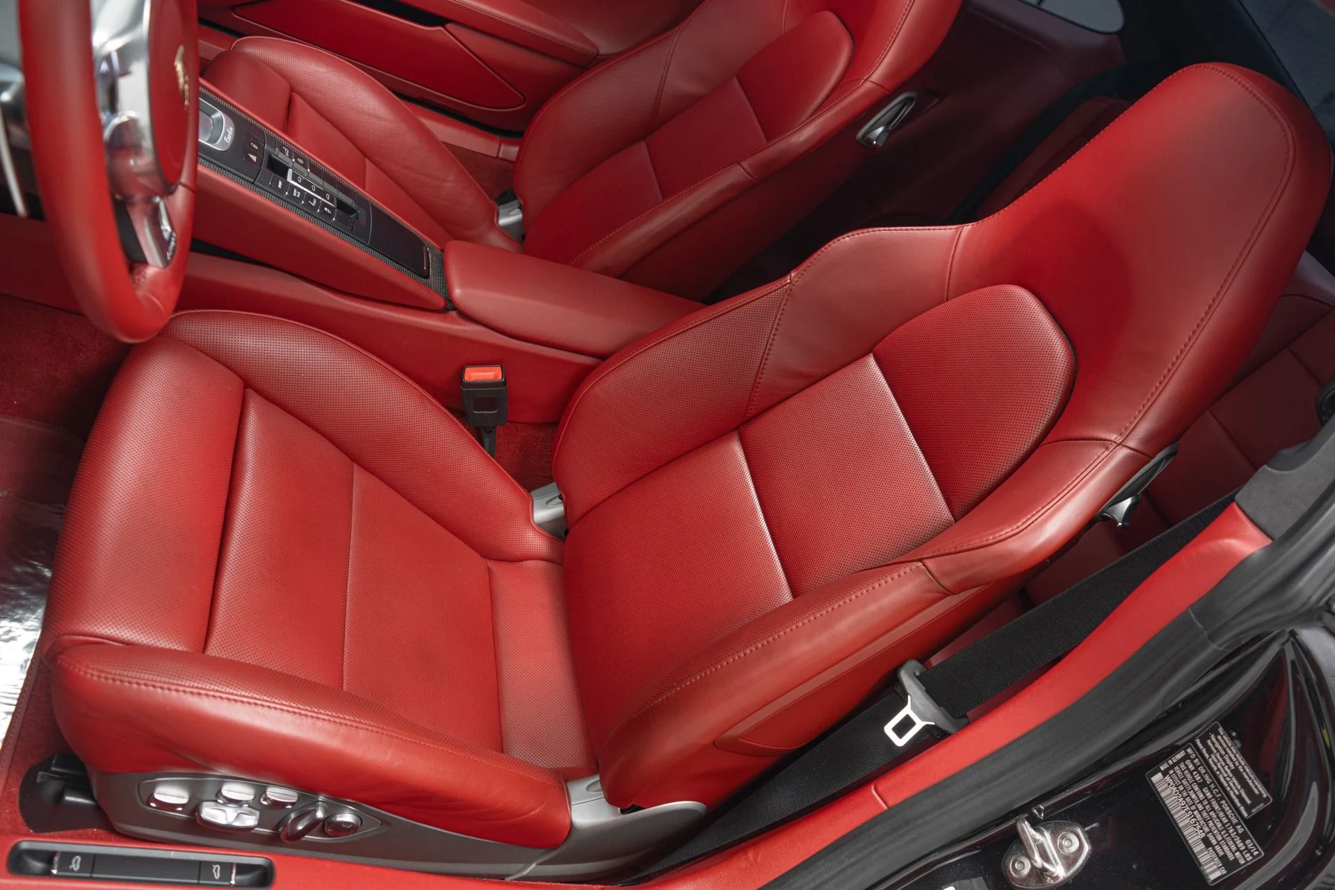 mph023_3004022863_Used_2014_Porsche_911_Turbo_S_560_Horsepower_Natural_Leather_Heated_and_Ventilated_Seats_1776370502_29ef2c7ff5