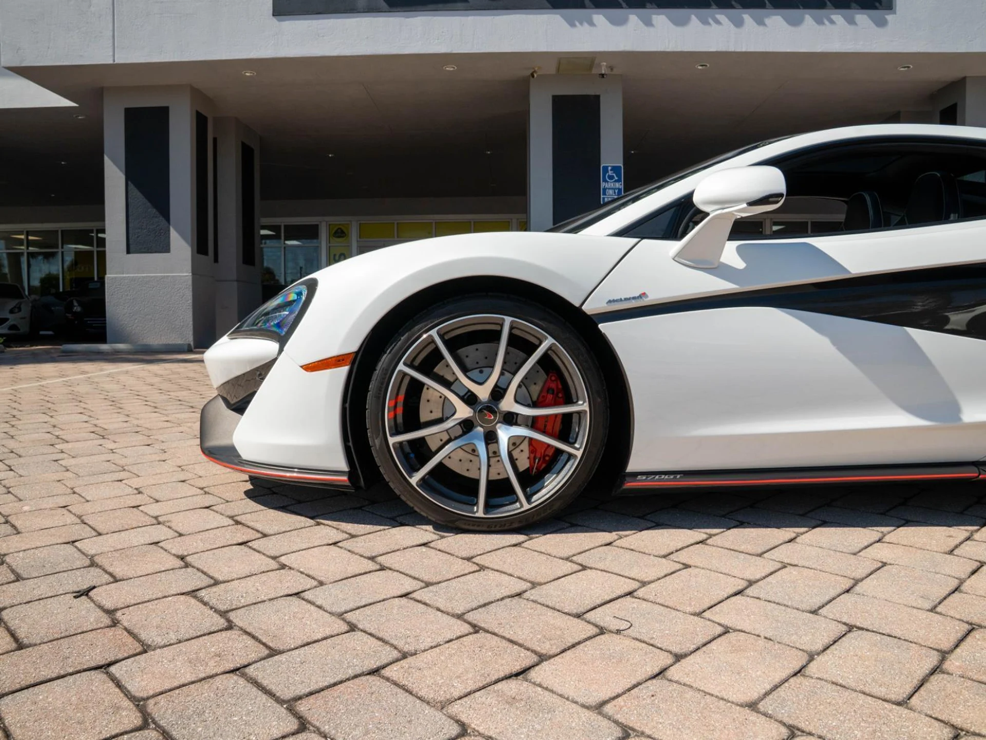 mph023_3009919591_Used_2017_Mc_Laren_570_GT_1770201403_242619013e