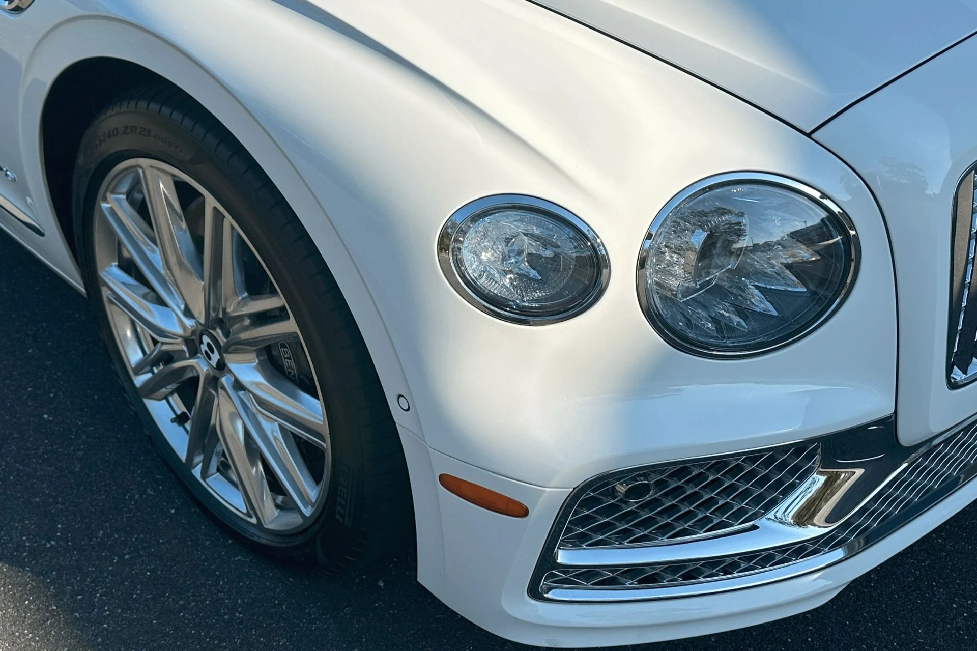 mph023_3013125698_Used_2022_Bentley_Flying_Spur_V8_1759839159_6d671d3557