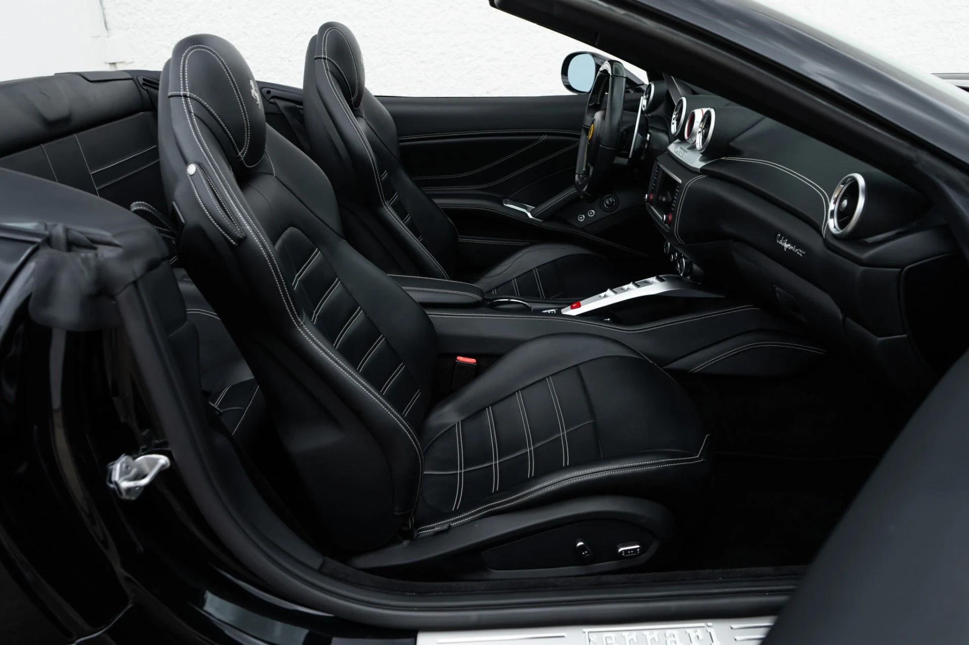 mph023_3021432805_Used_2018_Ferrari_California_T_1781897597_447637dd9b