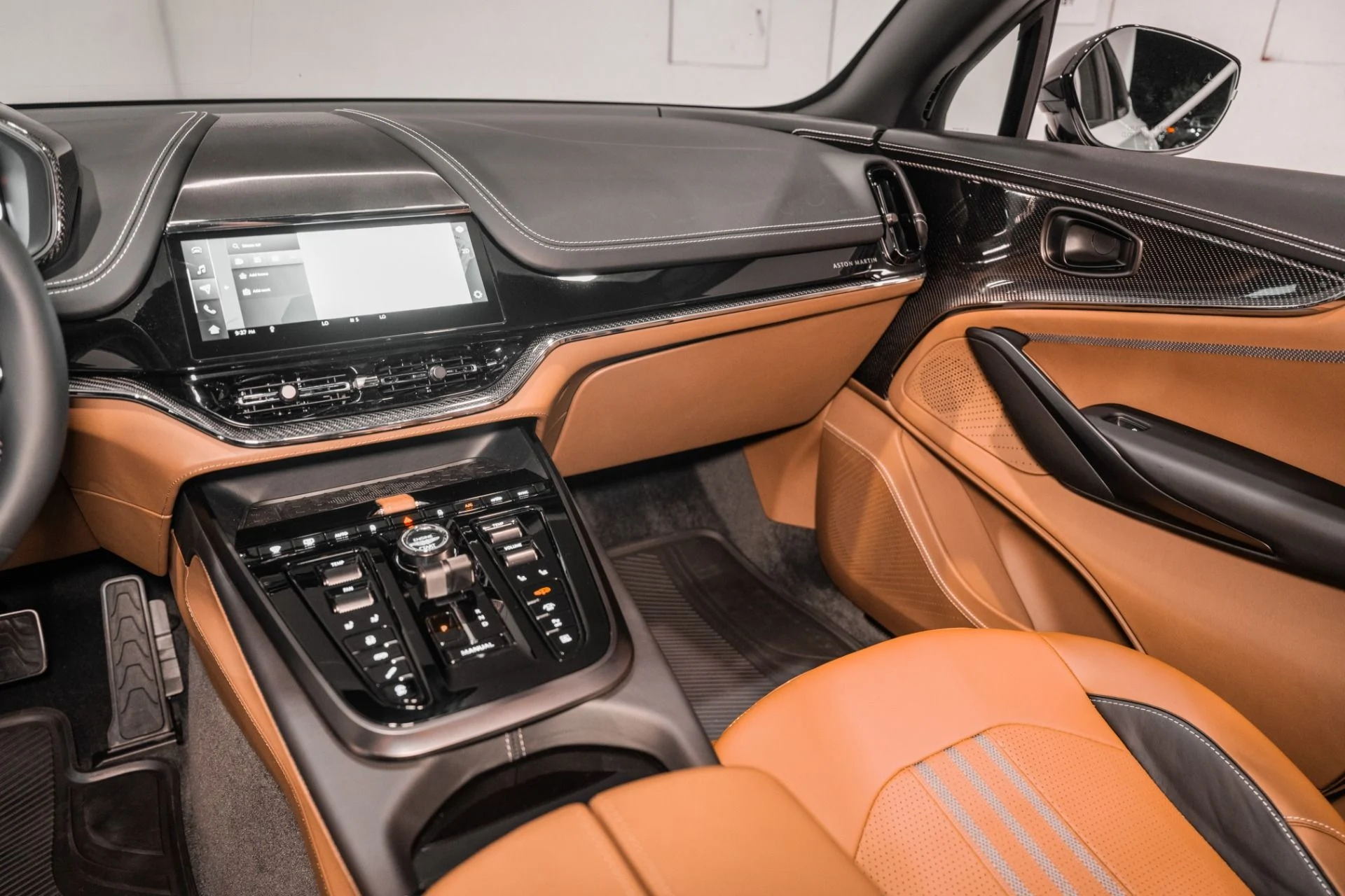 mph023_3022345946_New_2026_Aston_Martin_DBX_707_1780937763_ad3c337334