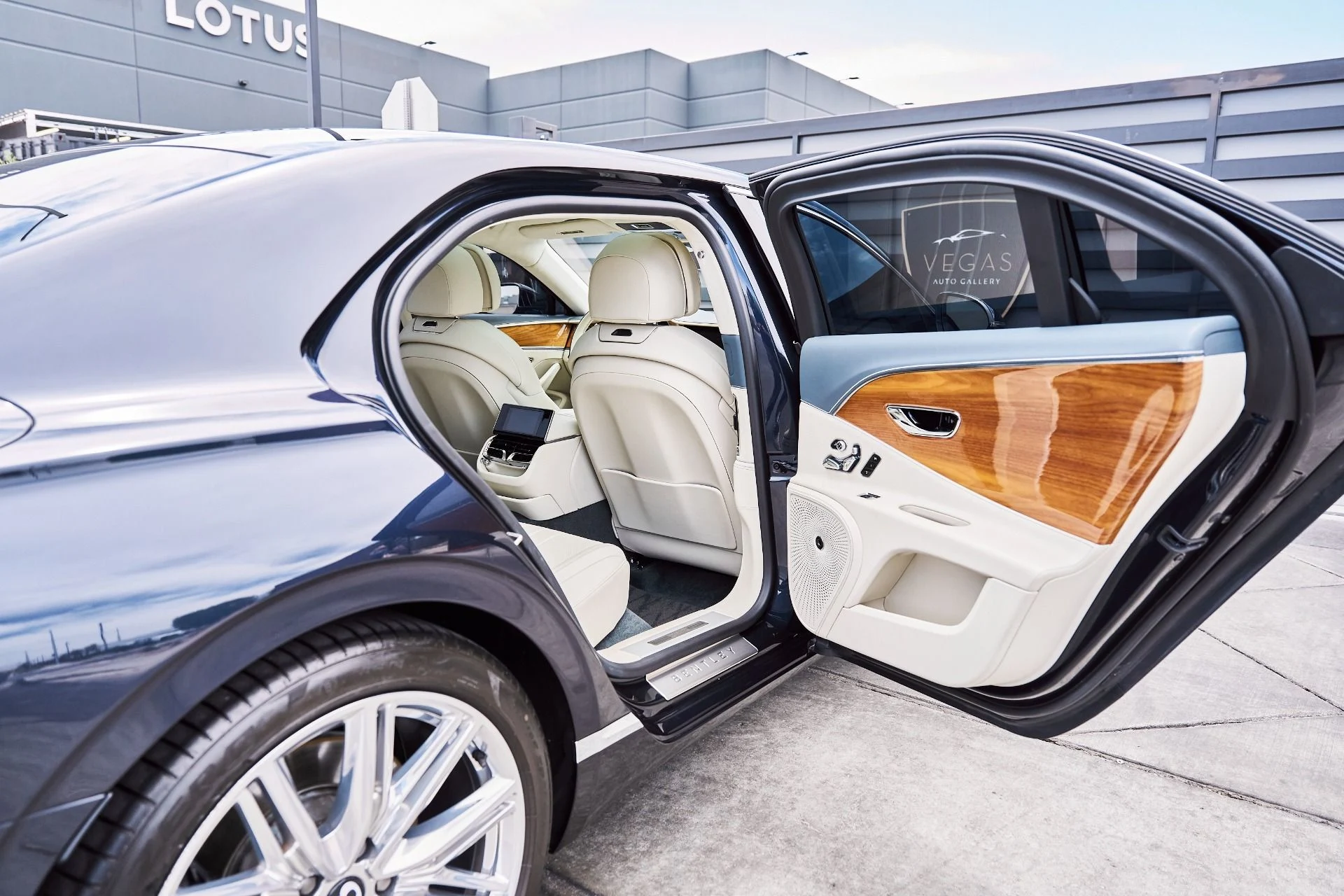 mph023_3023667492_Used_2021_Bentley_Flying_Spur_V8_1779867090_37d98a0f69