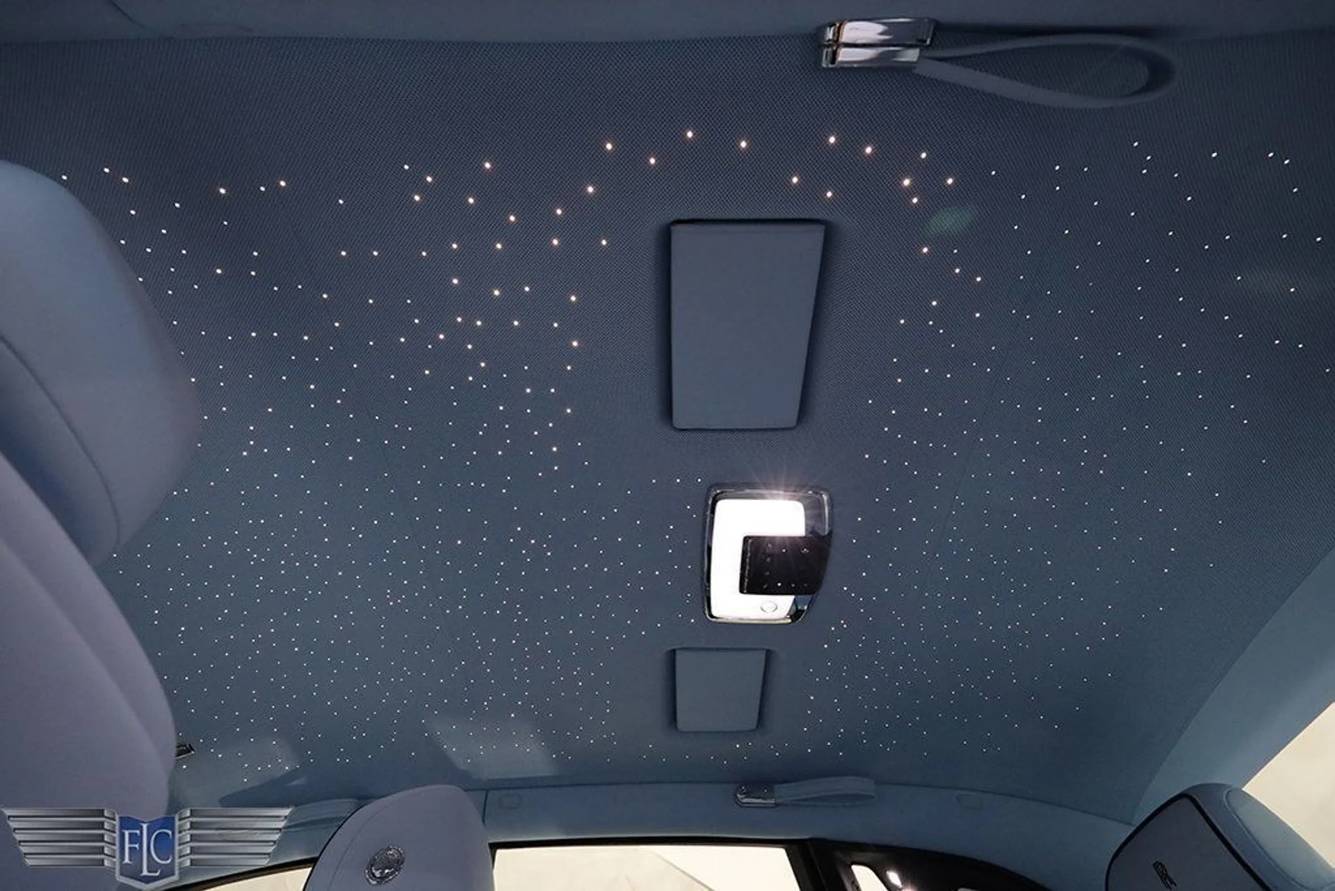 mph023_3024253139_used_2025_rolls_royce_phantom_sedan_9689_22959551_24_1024_4bc5d3789b