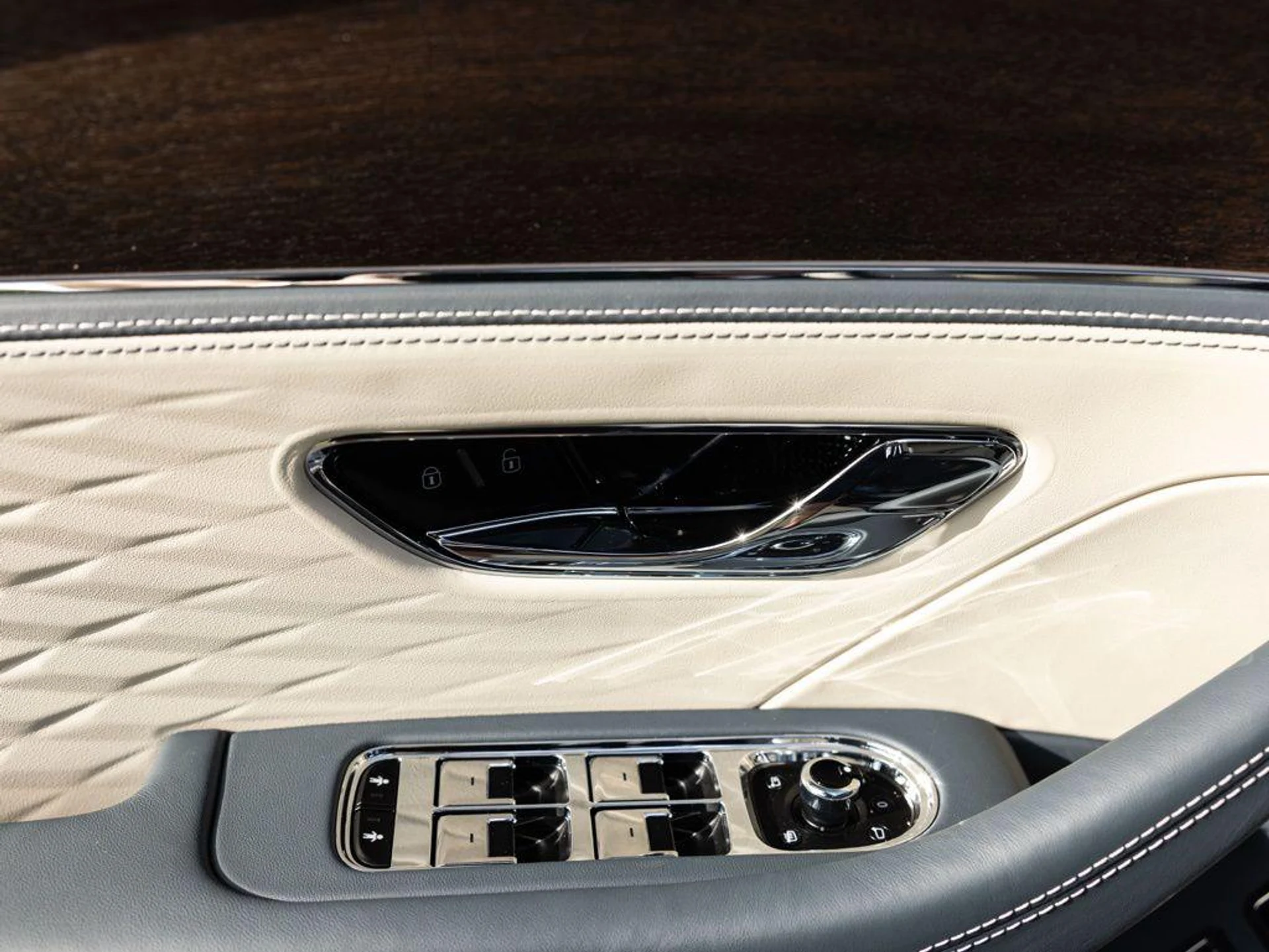 mph023_3027629234_515382885_69f3603f087c98a25cbbb45b_f36983f356