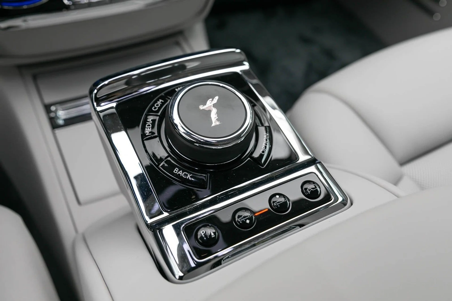 mph023_303850880_24_6fa7883316