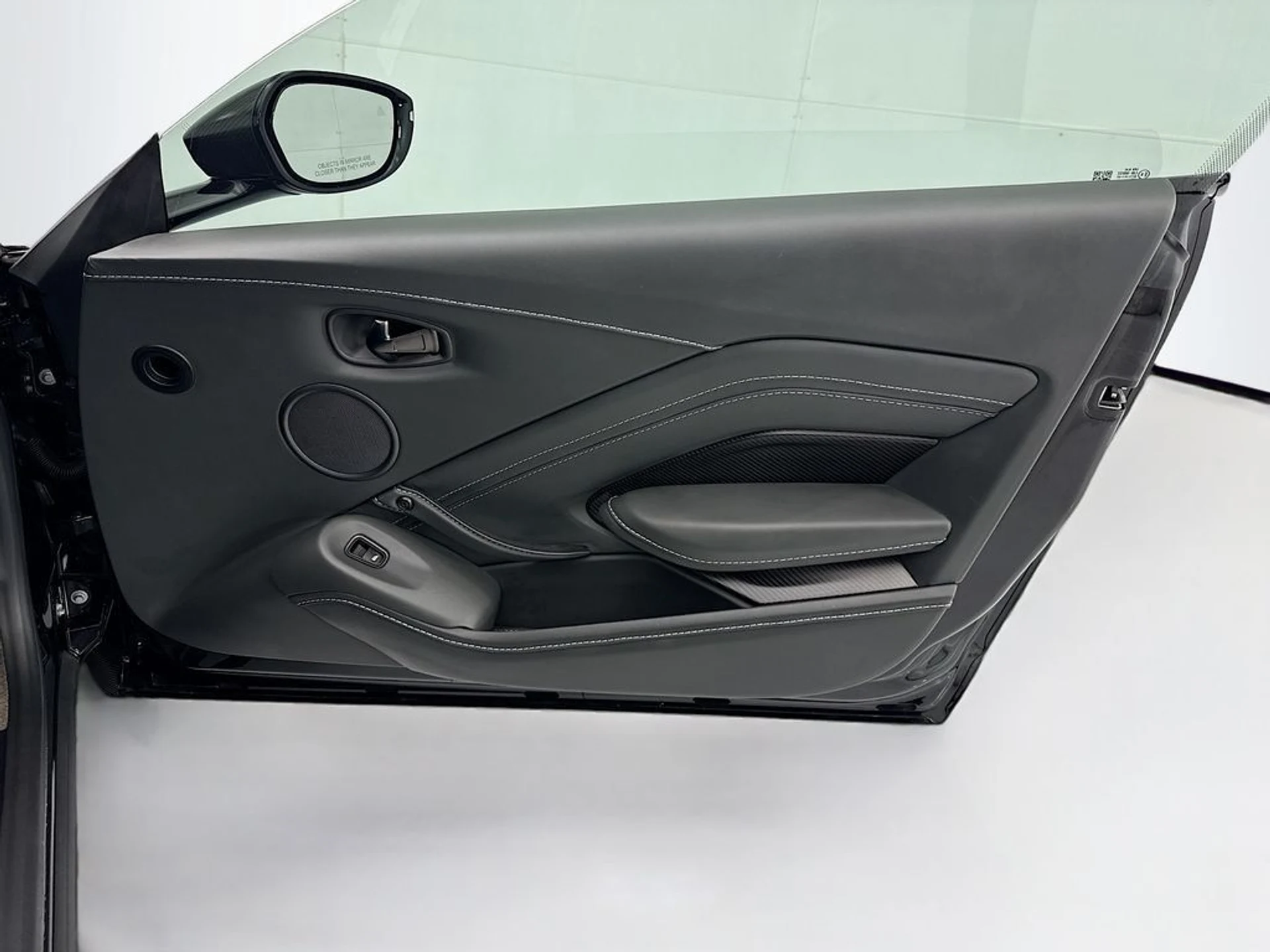 mph023_3039311072_used_2023_aston_martin_vantage_v12coupe_8119_23004338_24_1024_838e99ed09