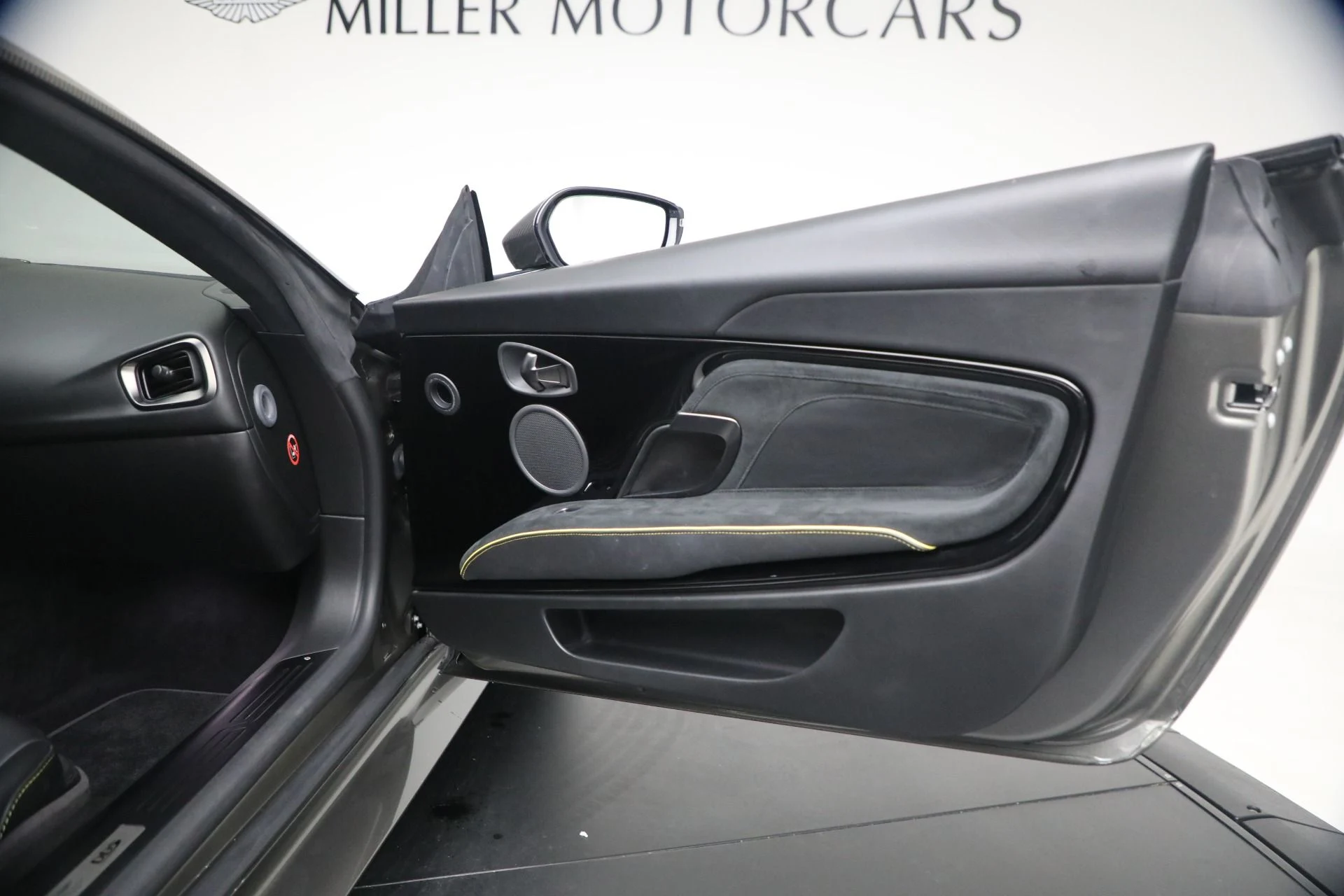 mph023_3042940397_Used_2019_Aston_Martin_DBS_Superleggera_1766529169_ff2d0ccad5