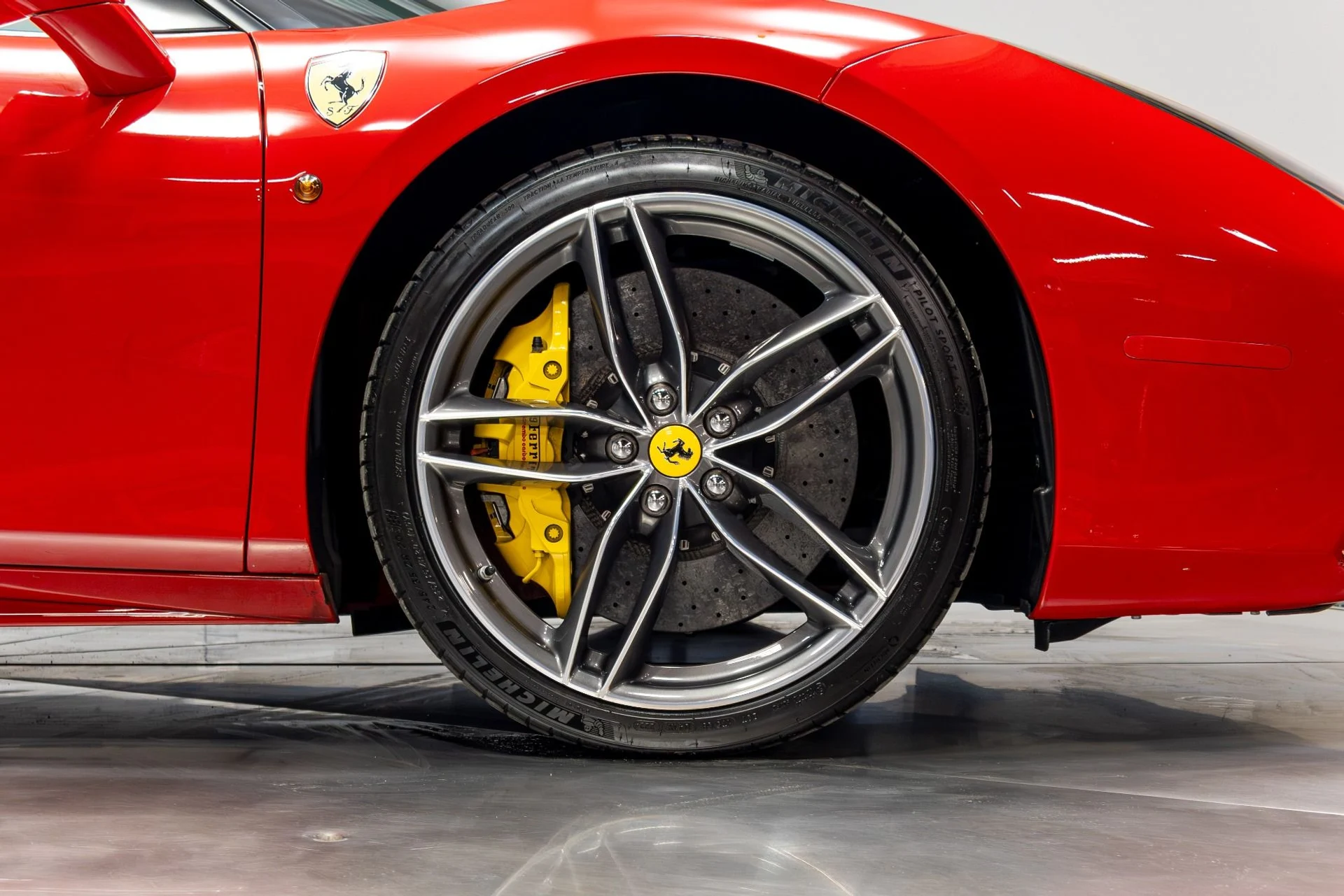 mph023_3043388077_Used_2018_Ferrari_488_GTB_1775864640_8b2bcead9f