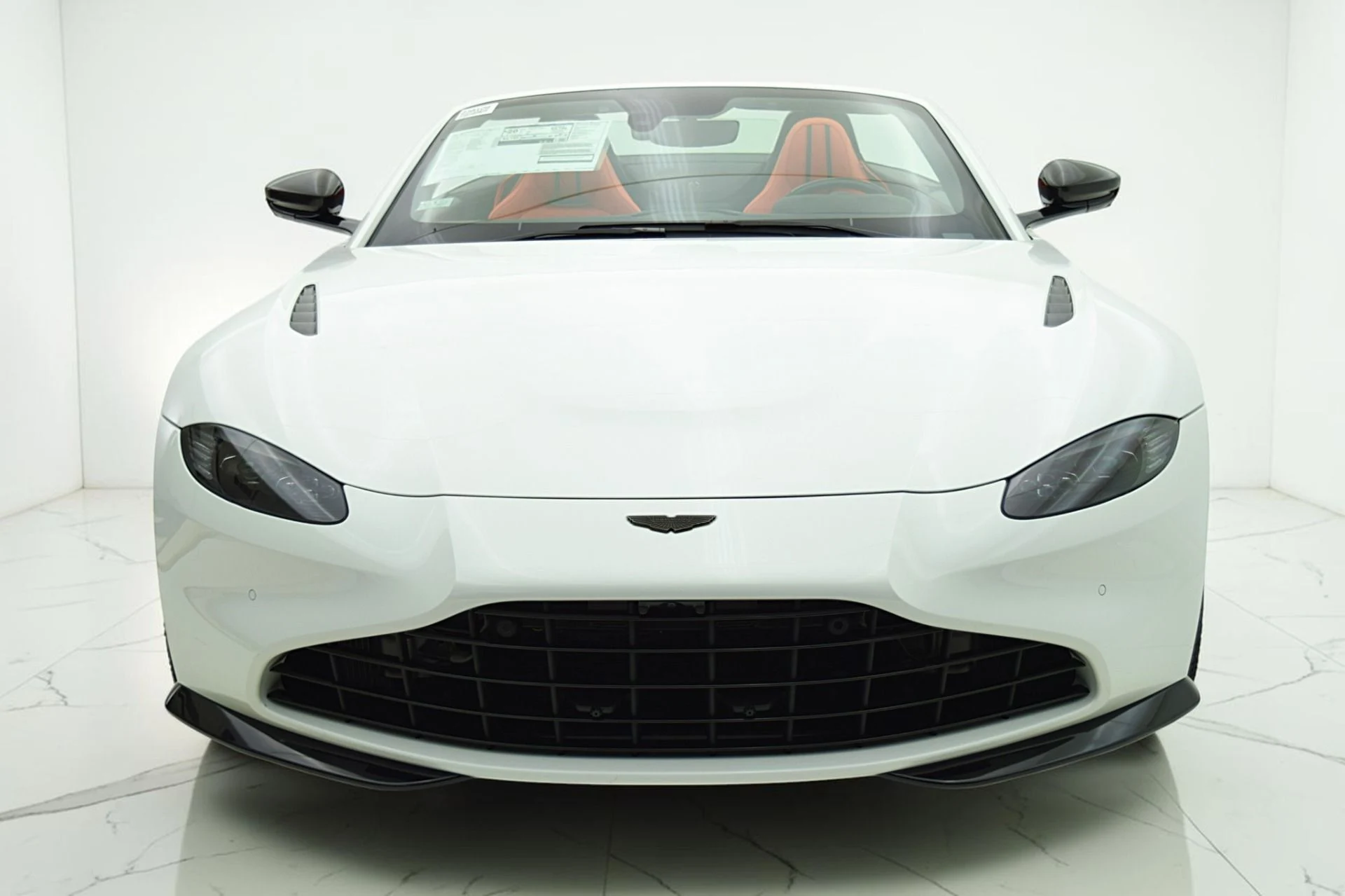 mph023_3053065645_Used_2023_Aston_Martin_Vantage_Roadster_4d88ab50f6