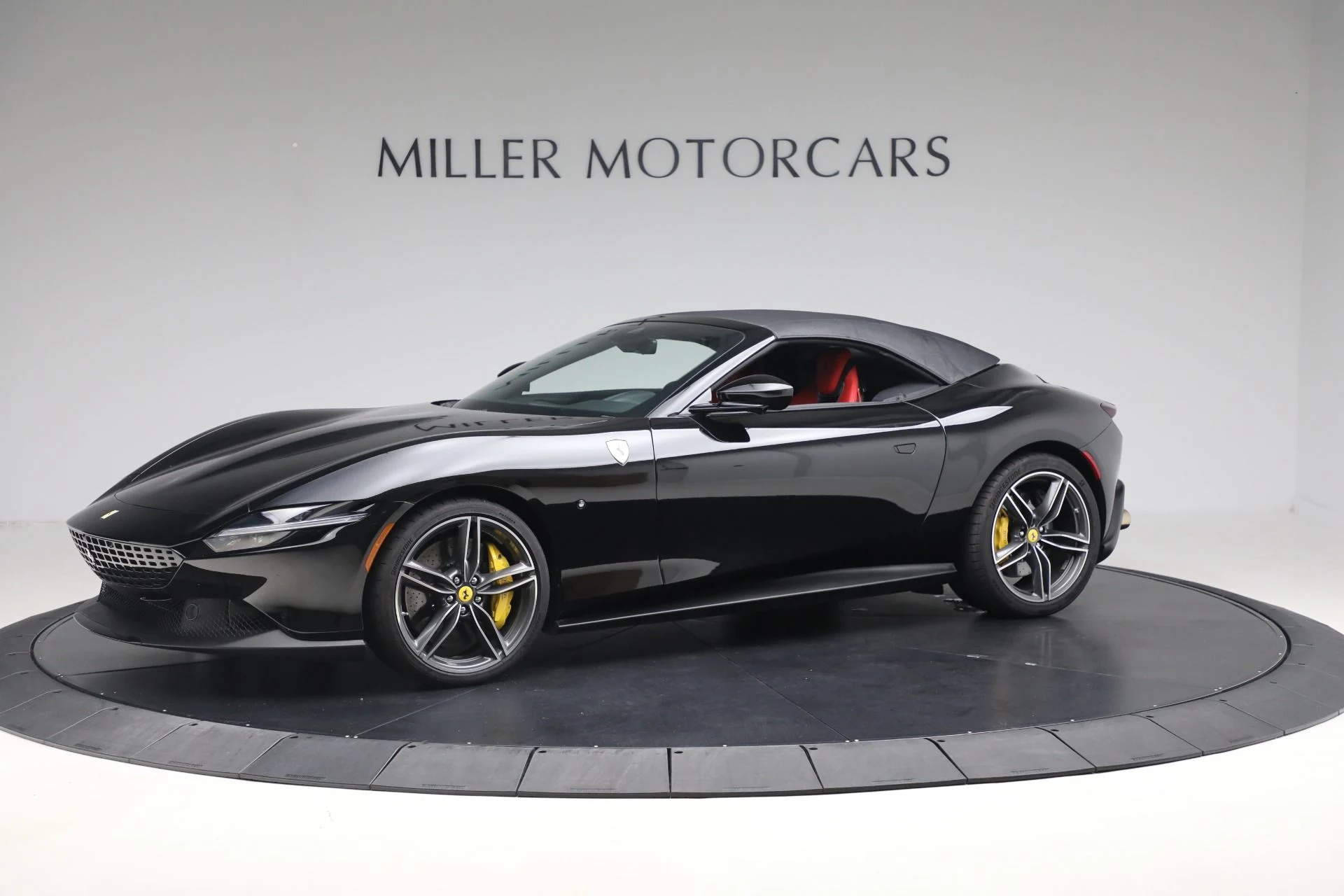 mph023_3059538316_Used_2024_Ferrari_Roma_Spider_1759961484_a48f245322