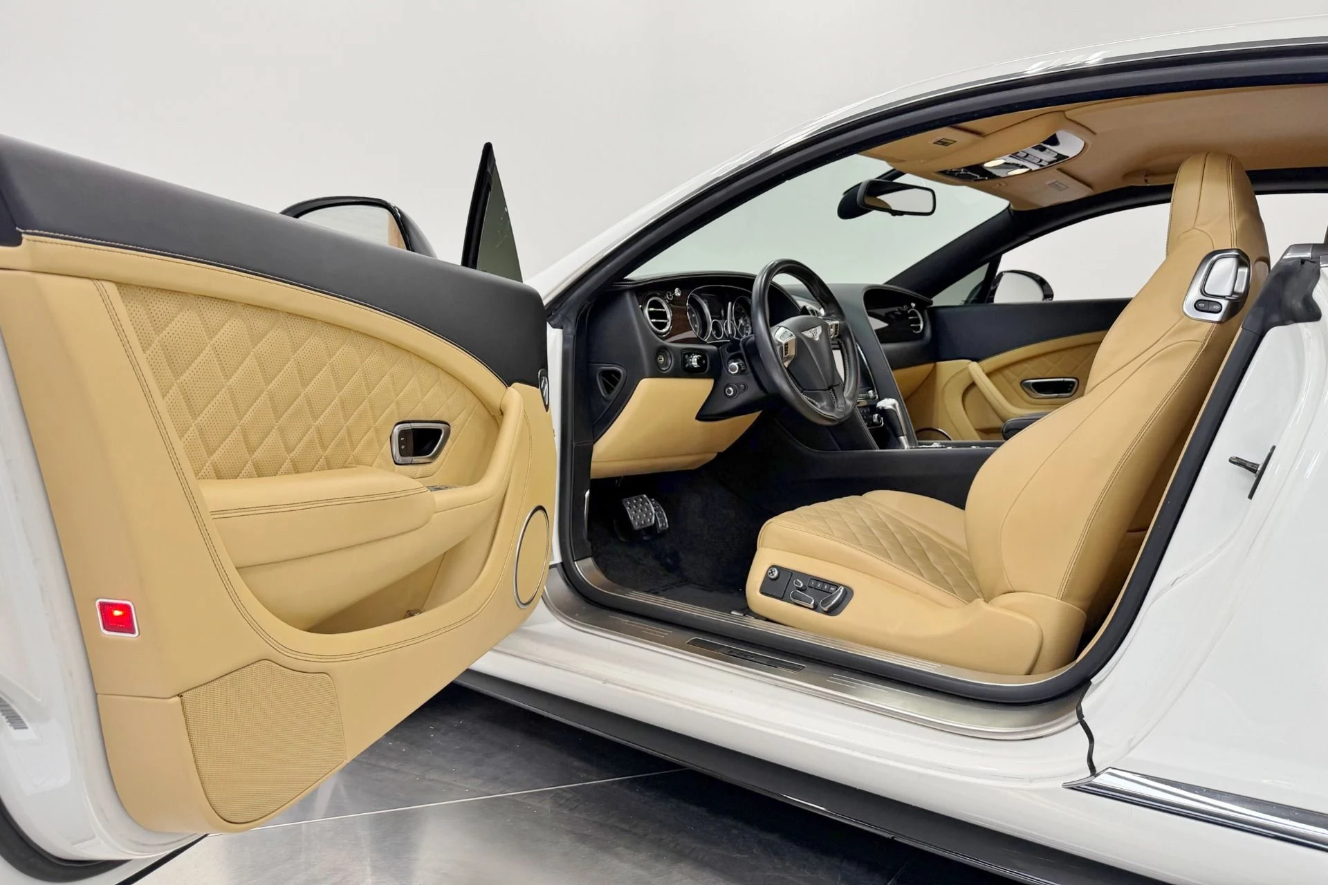 mph023_3062415716_Used_2016_Bentley_Continental_GT_V8_S_Mulliner_Driving_Specification_Two_Tone_Interior_Interior_1782240717_2969d21a5e