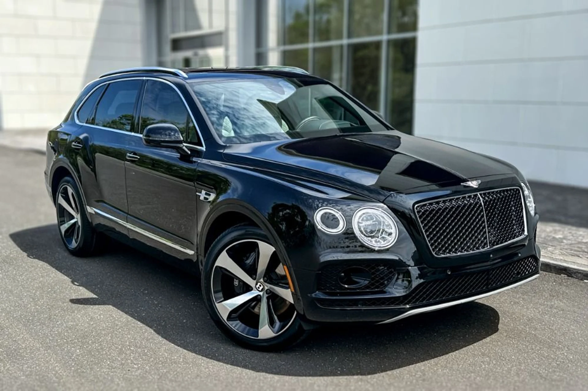 mph023_3064782371_Used_2019_Bentley_Bentayga_V8_1778775400_5b8fa3eda5