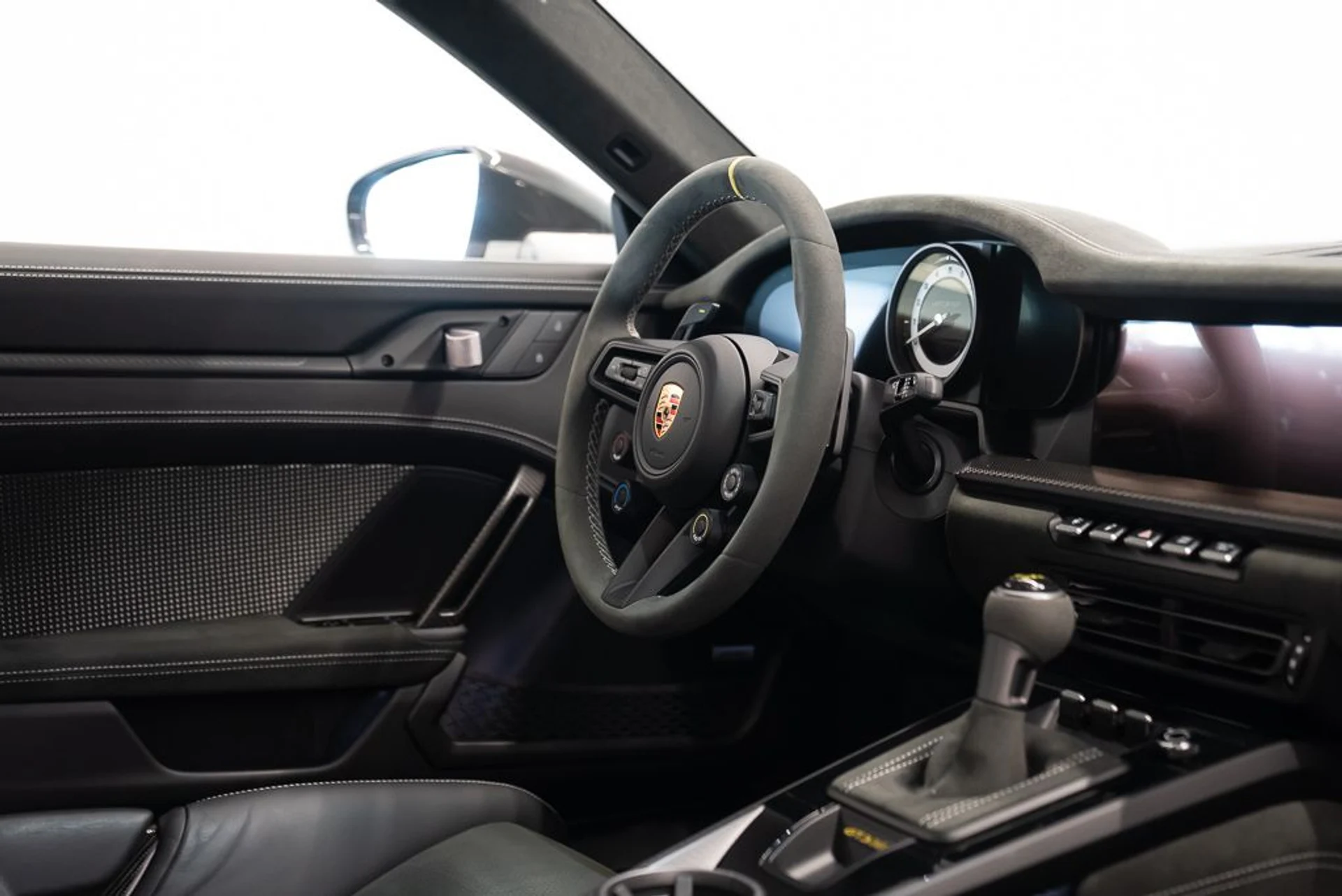 mph023_3070569039_porsche_911_2024_71e26f2219