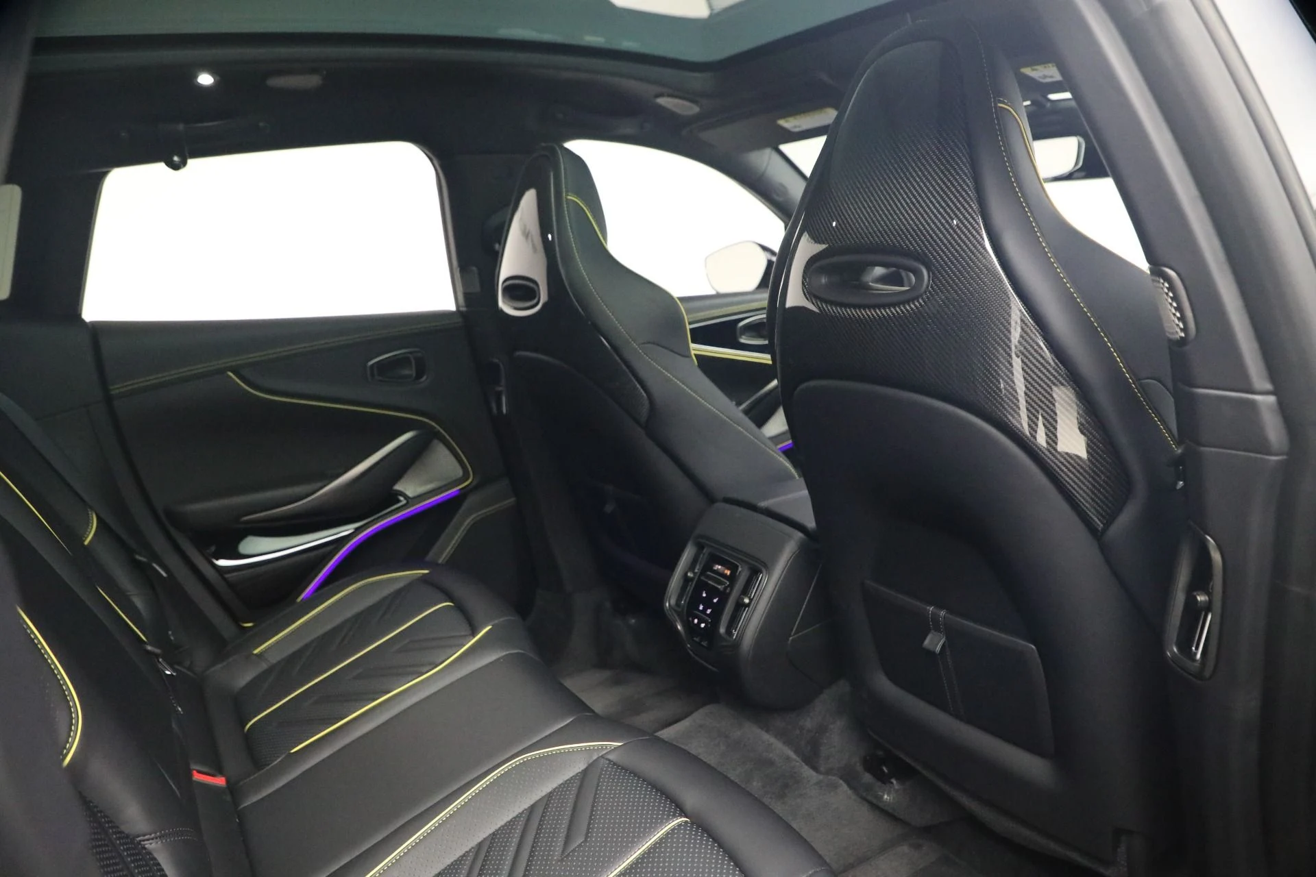 mph023_3075750884_New_2026_Aston_Martin_DBX_S_1787860689_3ac77df5a7