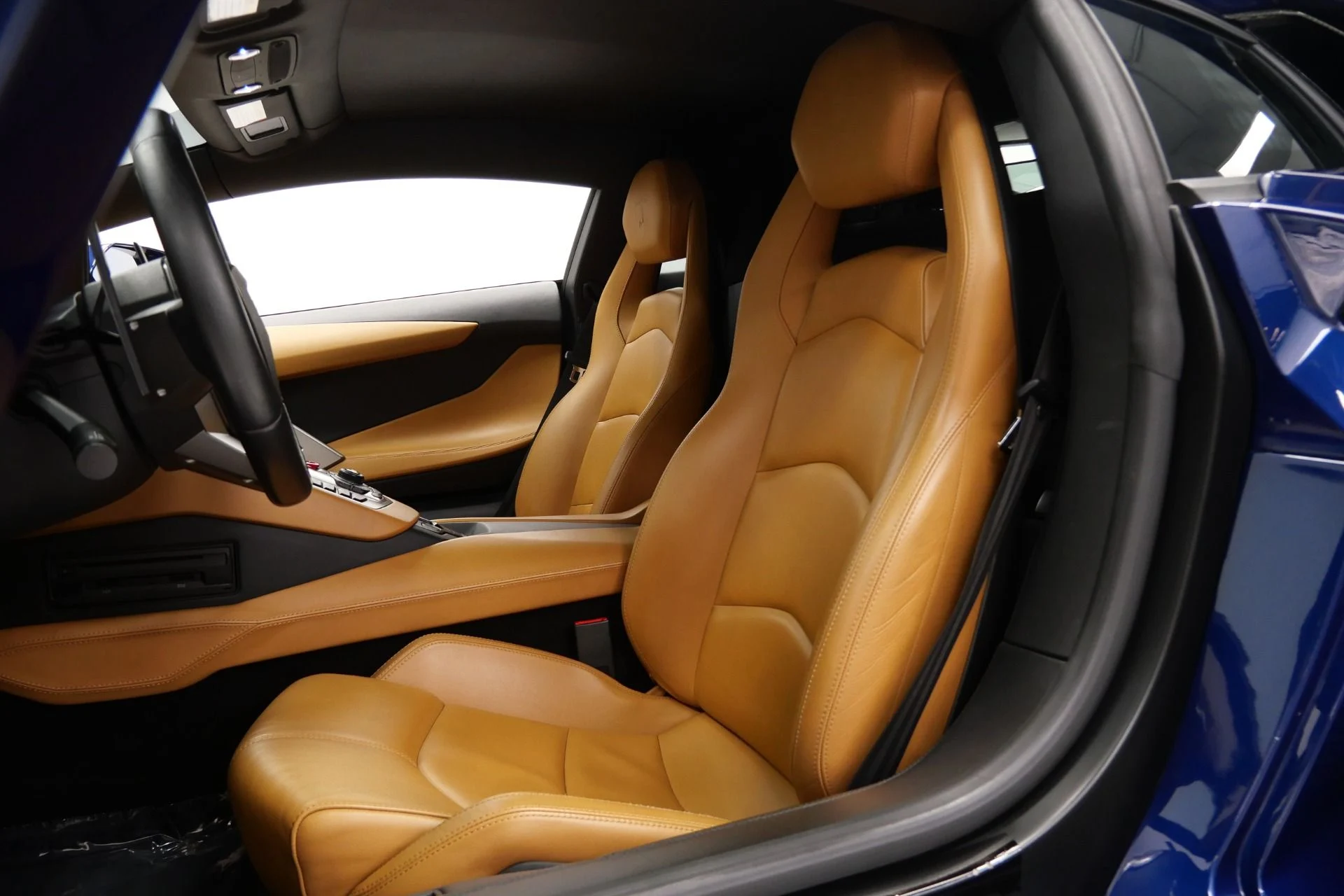 mph023_3079235651_Used_2014_Lamborghini_Aventador_LP_700_4_Beautiful_Color_Combination_Transparent_Engine_Bonnet_1774983686_ebd631c0e9