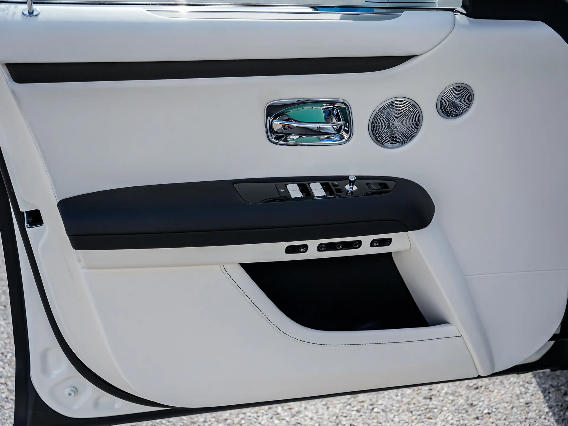 mph023_3092909422_Hi_Tech_Luxury_Imports_LLC_SCA_23_GZ_00_VU_236165_image_23_0a49a64476
