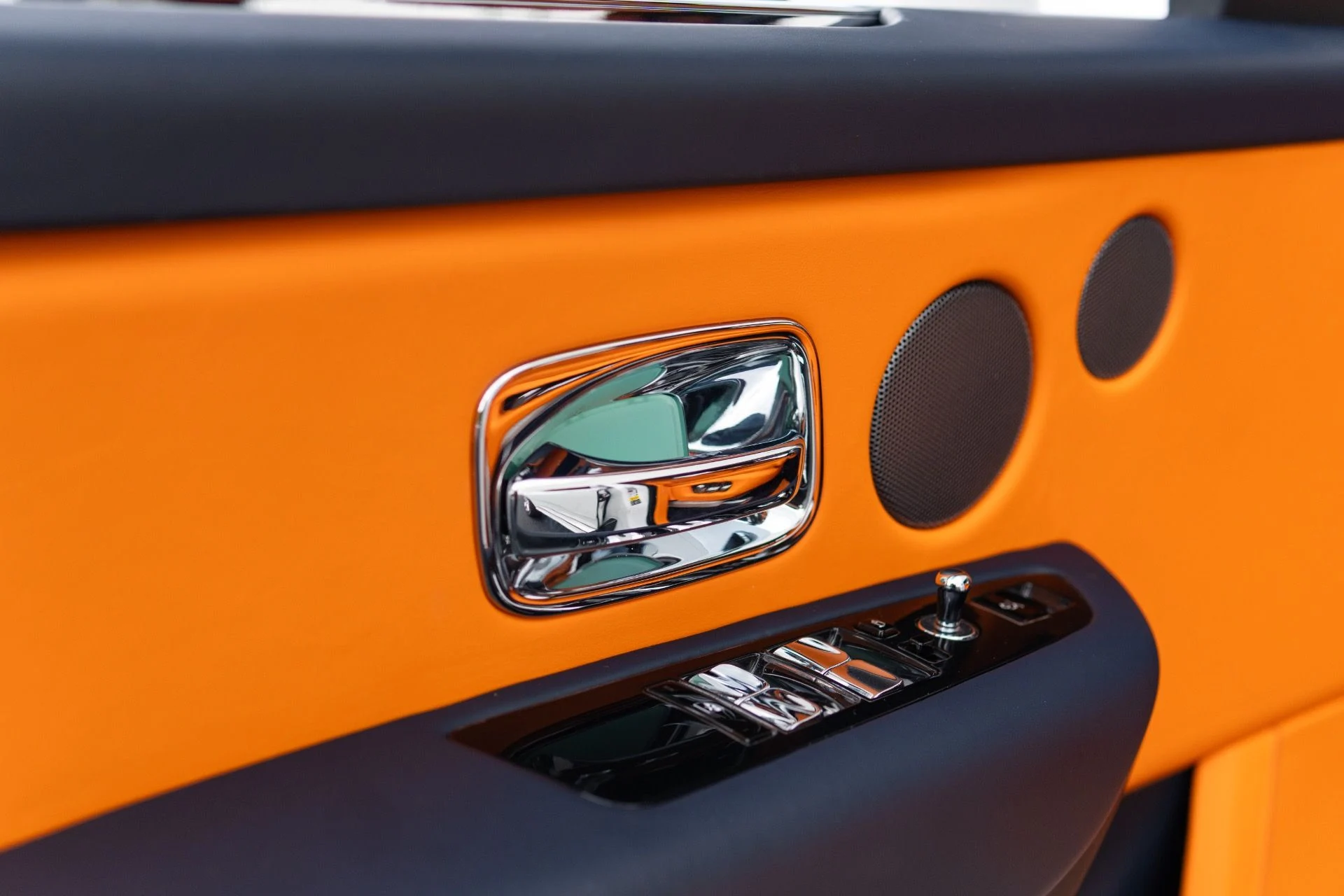 mph023_3094599356_Used_2023_Rolls_Royce_Cullinan_1766776310_aee27bcbe5