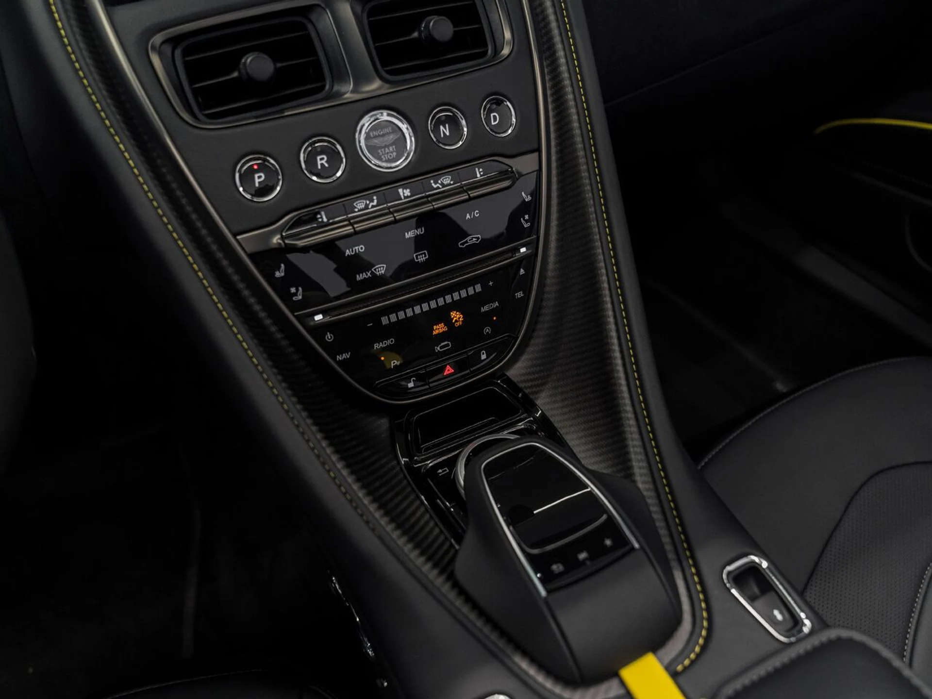 mph023_3096702634_aston_martin_dbs_2023_jpg_v_1773863537_abf4833e08